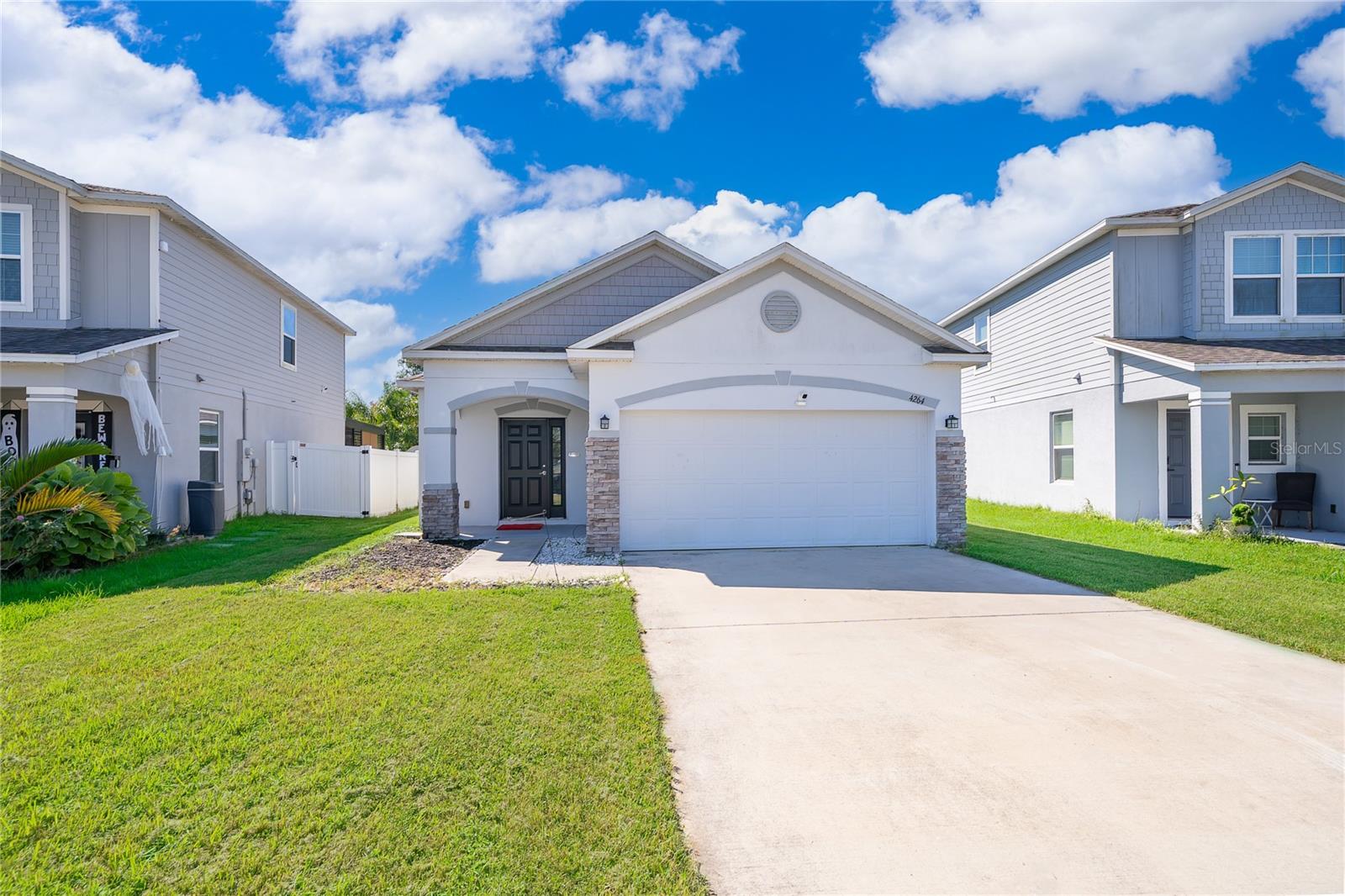 Single Family Residence em KISSIMMEE, FL - Daniel Dourado
