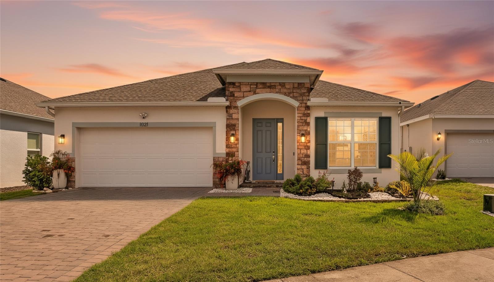 Single Family Residence in DELAND, FL - Daniel Dourado