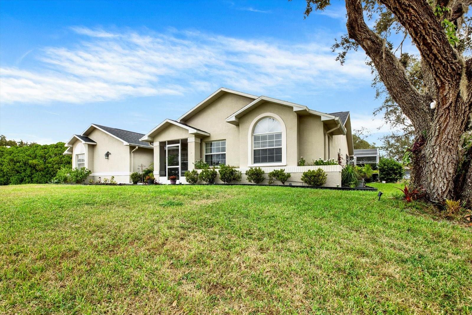 Single Family Residence em SPRING HILL, FL - Daniel Dourado