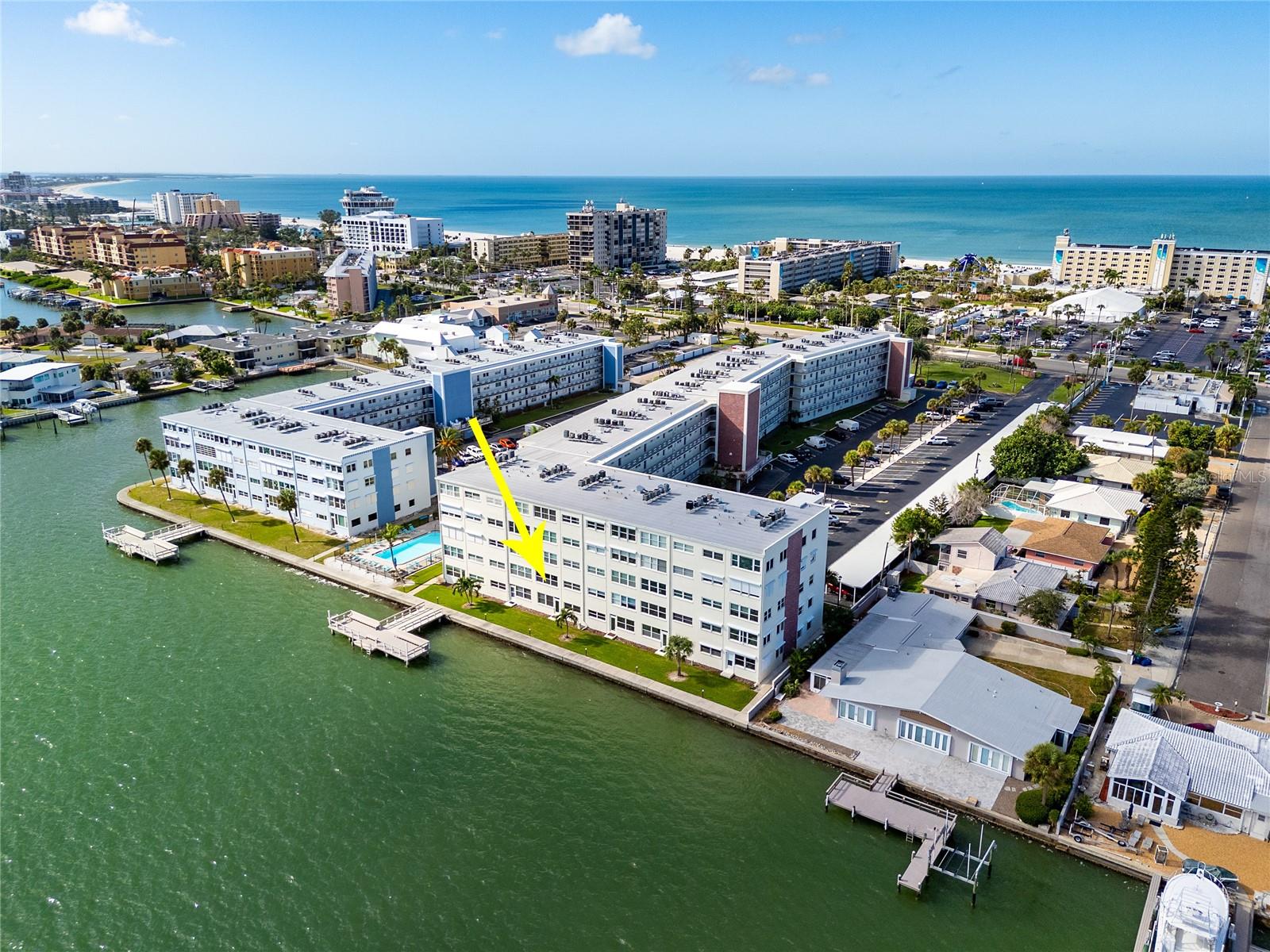 Condominium em ST PETE BEACH, FL - Daniel Dourado
