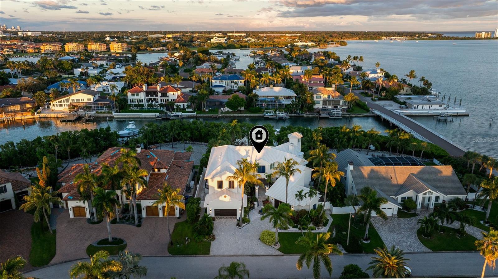 Single Family Residence em ST PETERSBURG, FL - Daniel Dourado