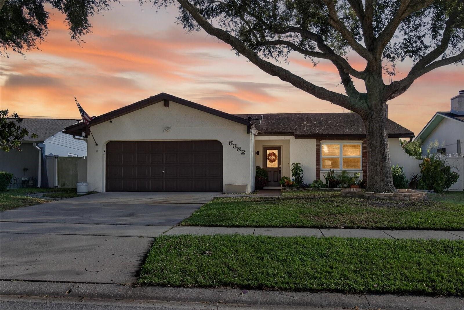 Single Family Residence em PINELLAS PARK, FL - Daniel Dourado