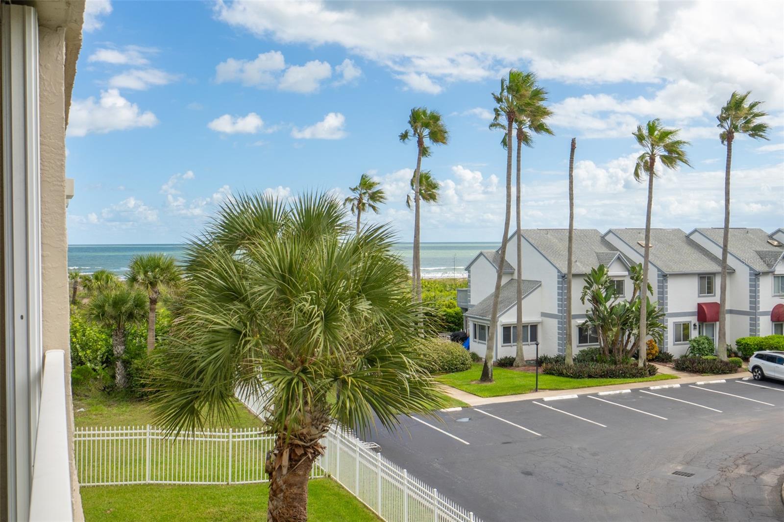 Condominium em CAPE CANAVERAL, FL - Daniel Dourado