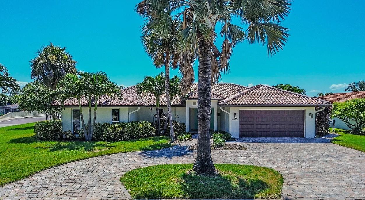 Single Family Residence em ST PETERSBURG, FL - Daniel Dourado