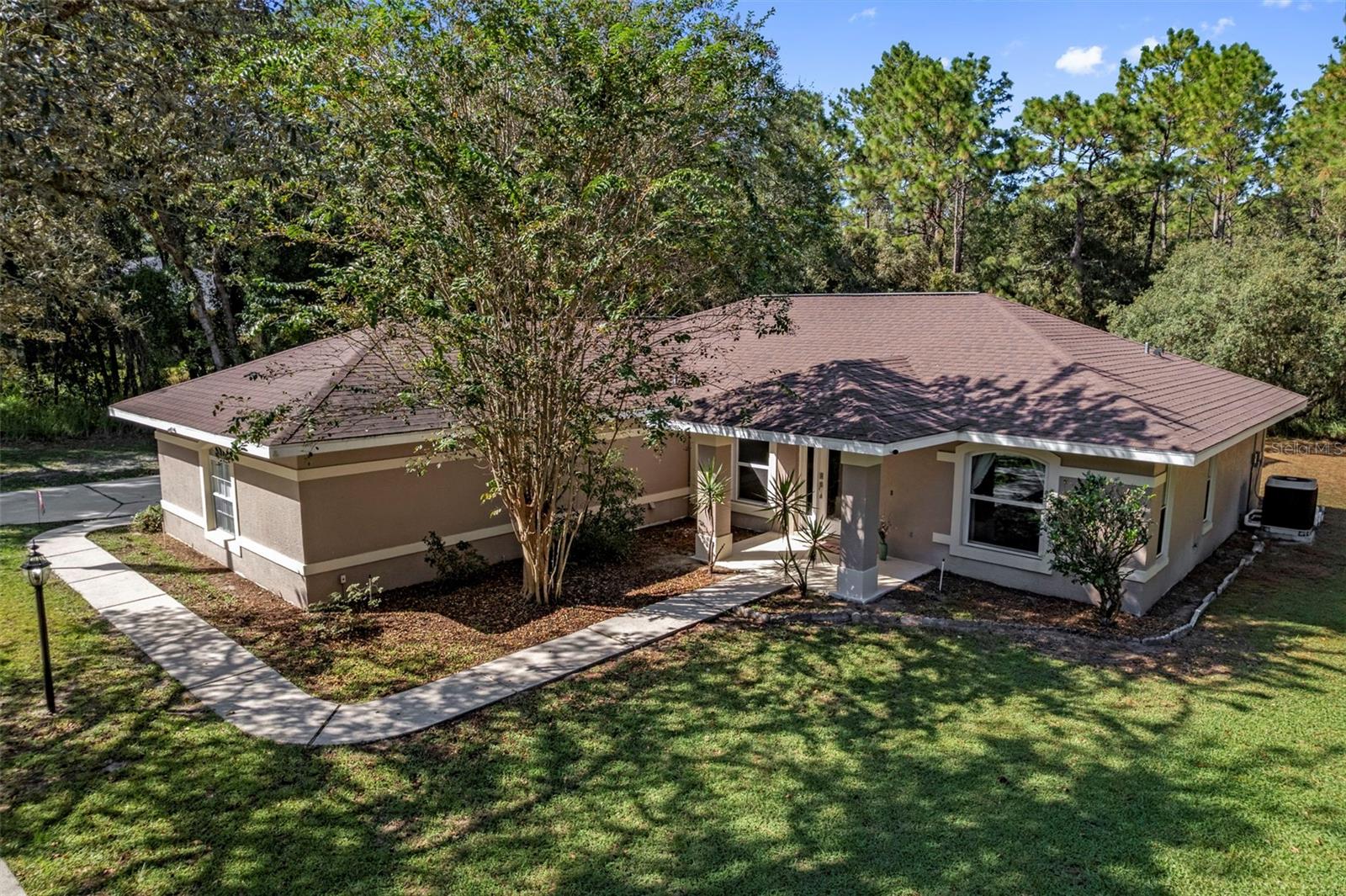 Single Family Residence in BEVERLY HILLS, FL - Daniel Dourado