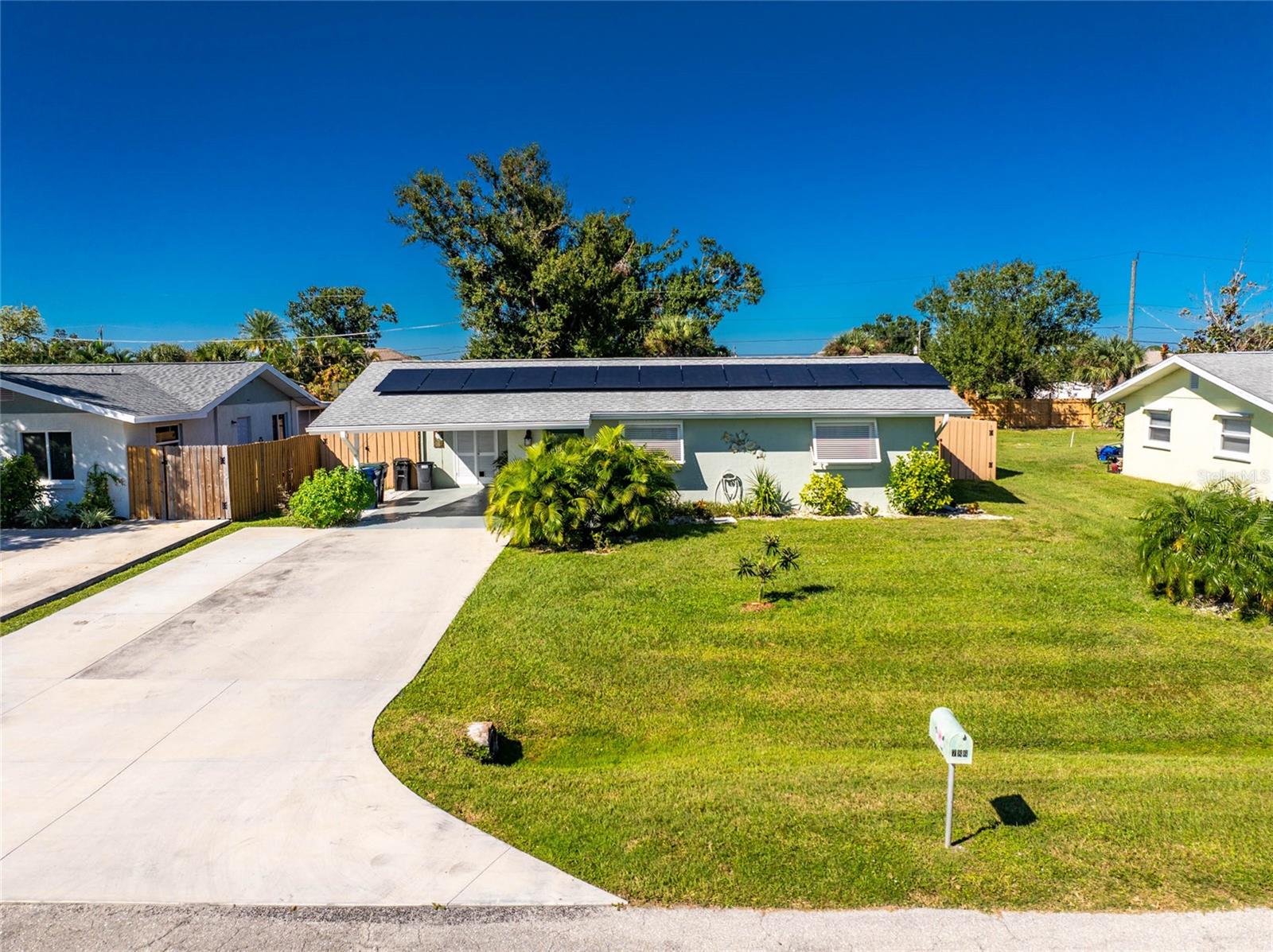 Single Family Residence em ENGLEWOOD, FL - Daniel Dourado