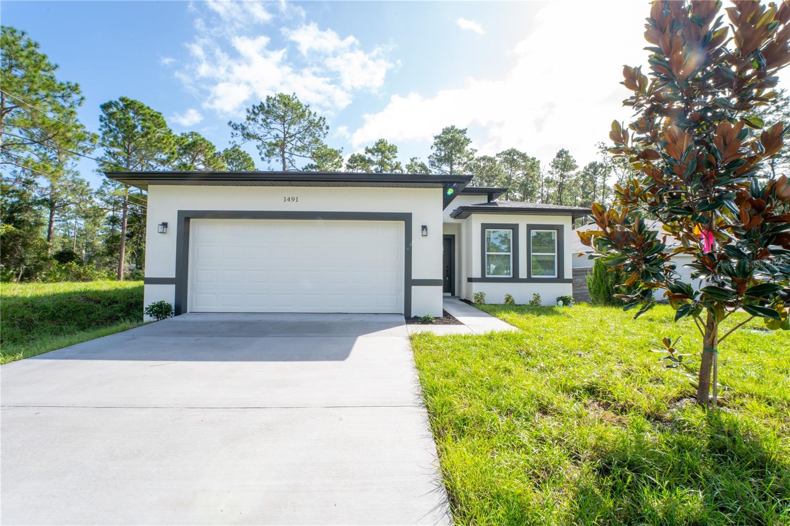 Single Family Residence in DELAND, FL - Daniel Dourado
