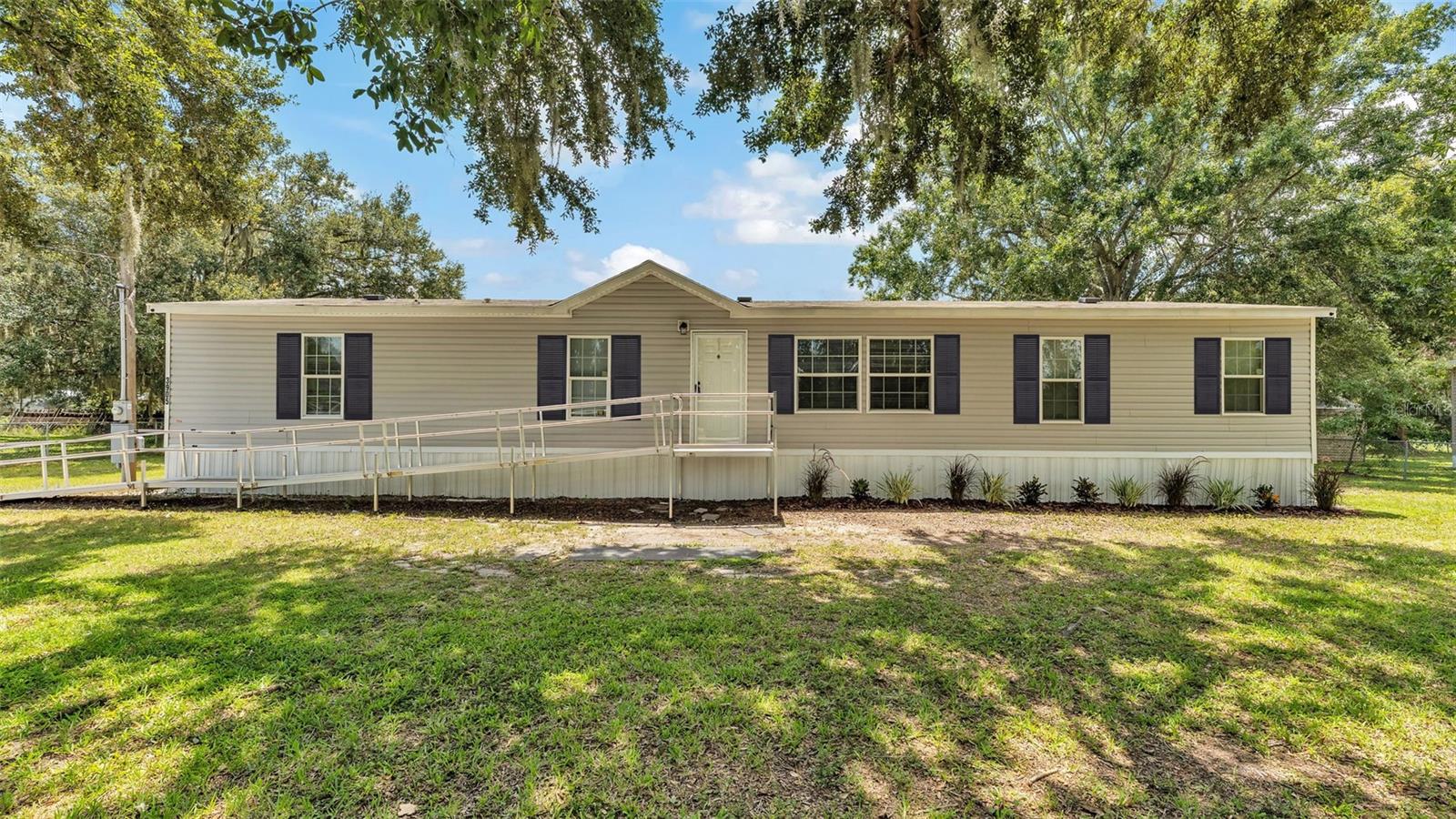 Manufactured Home in AUBURNDALE, FL - Daniel Dourado