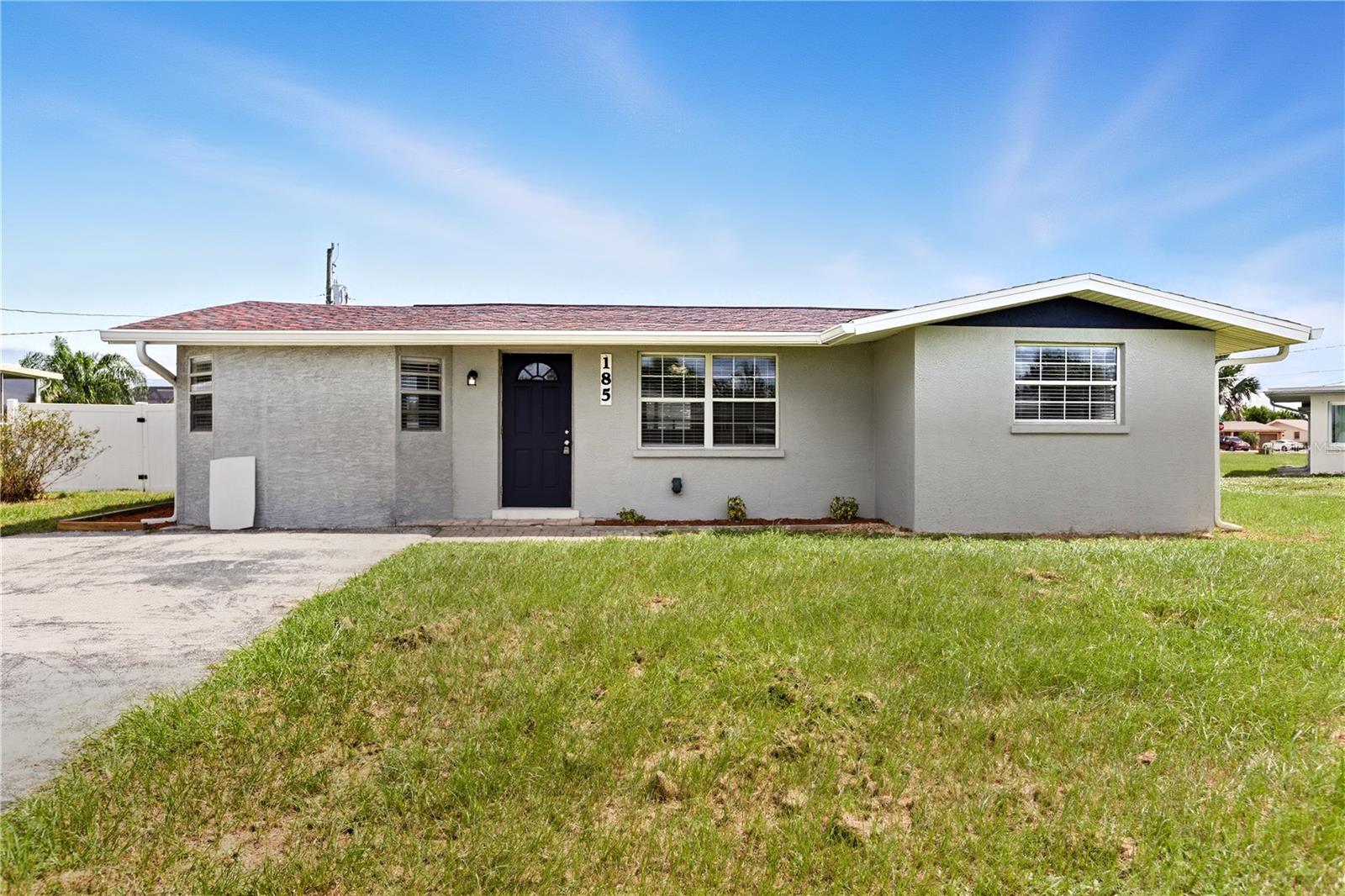 Single Family Residence em PORT CHARLOTTE, FL - Daniel Dourado