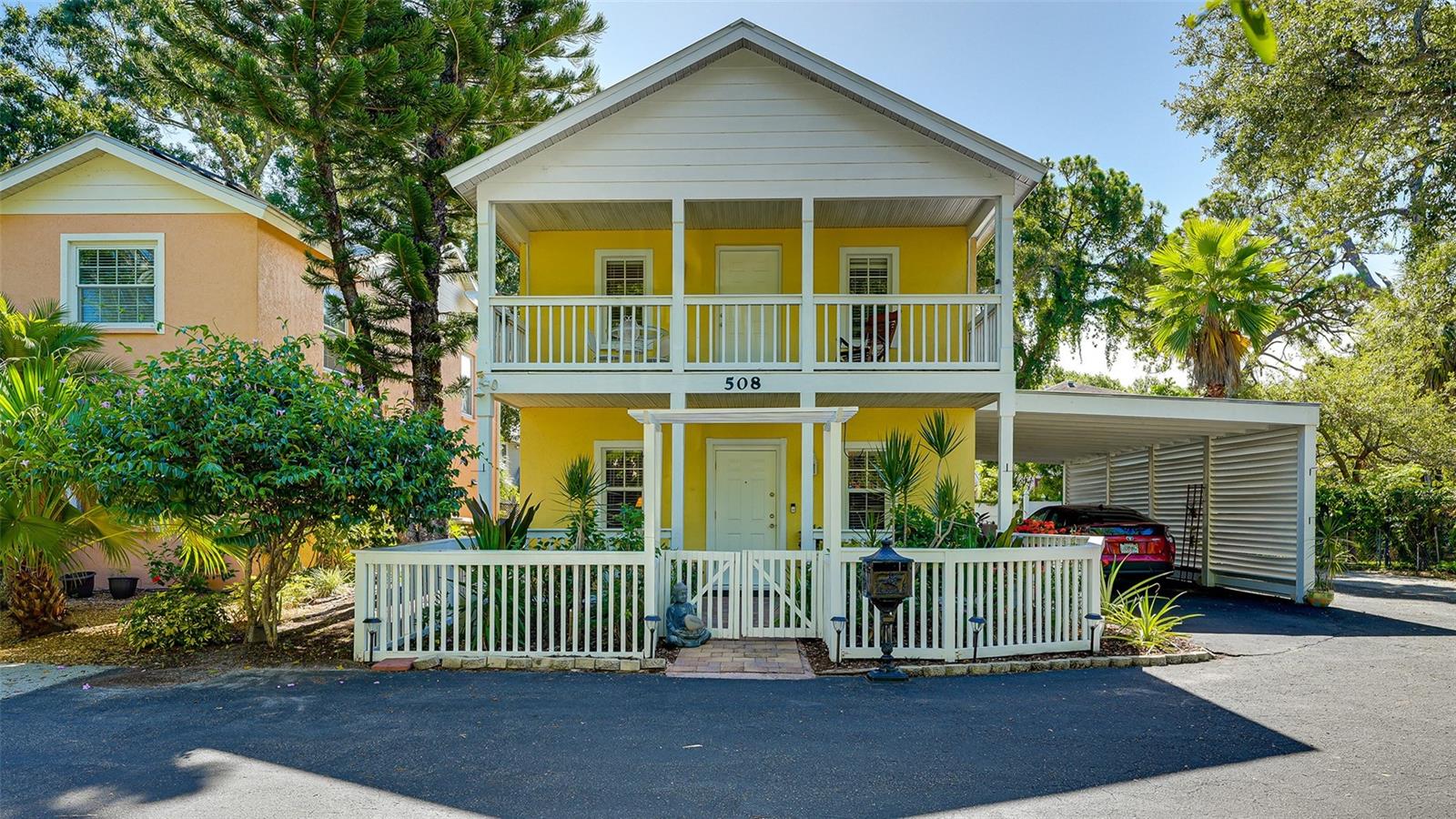 Single Family Residence in SARASOTA, FL - Daniel Dourado