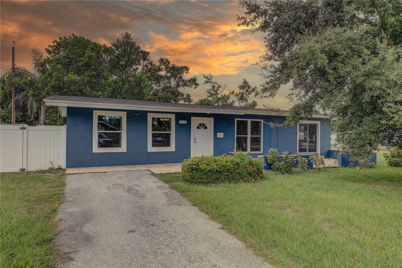 Single Family Residence em ST PETERSBURG, FL - Daniel Dourado