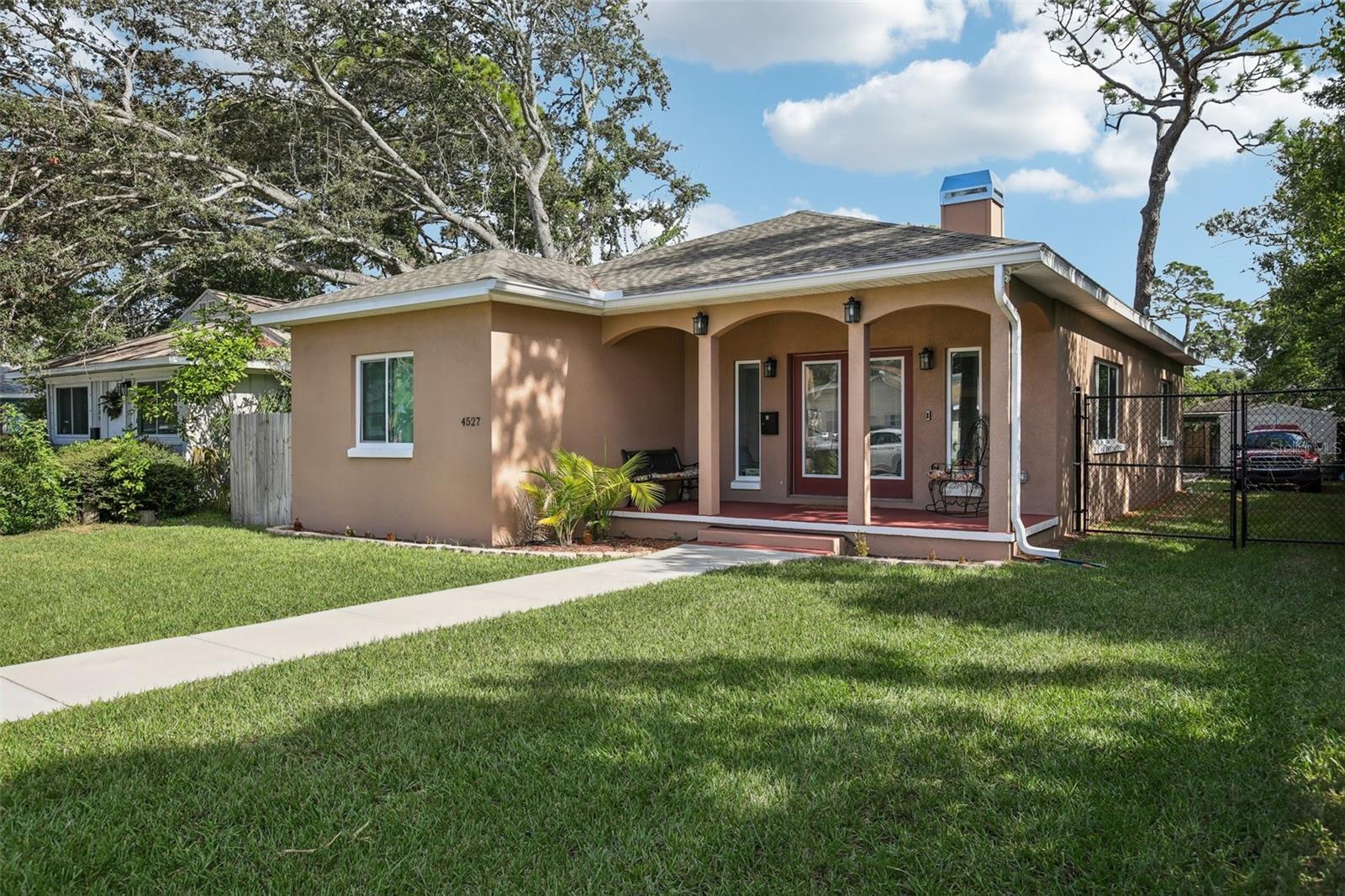 Single Family Residence em ST PETERSBURG, FL - Daniel Dourado