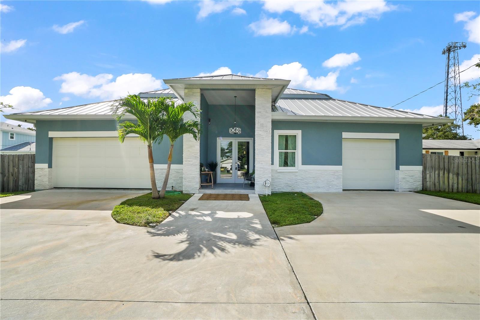 Single Family Residence in SEMINOLE, FL - Daniel Dourado