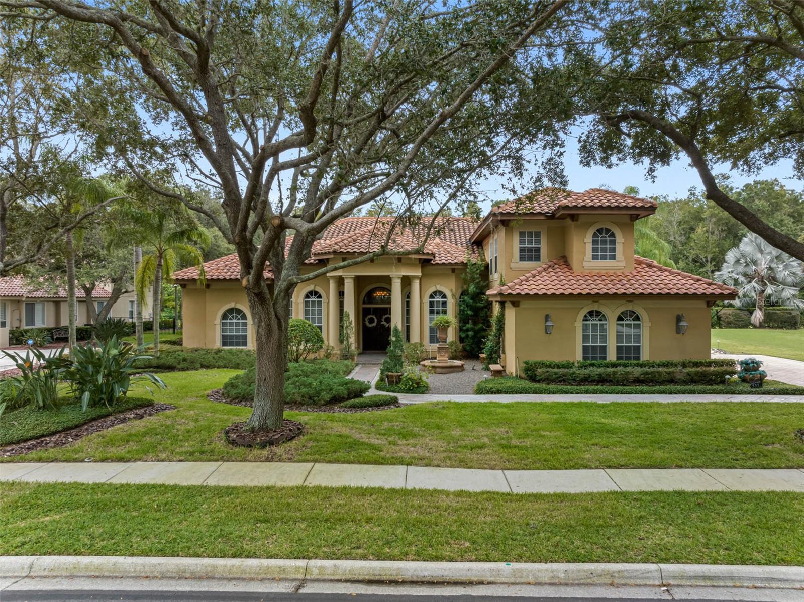 Single Family Residence em TARPON SPRINGS, FL - Daniel Dourado