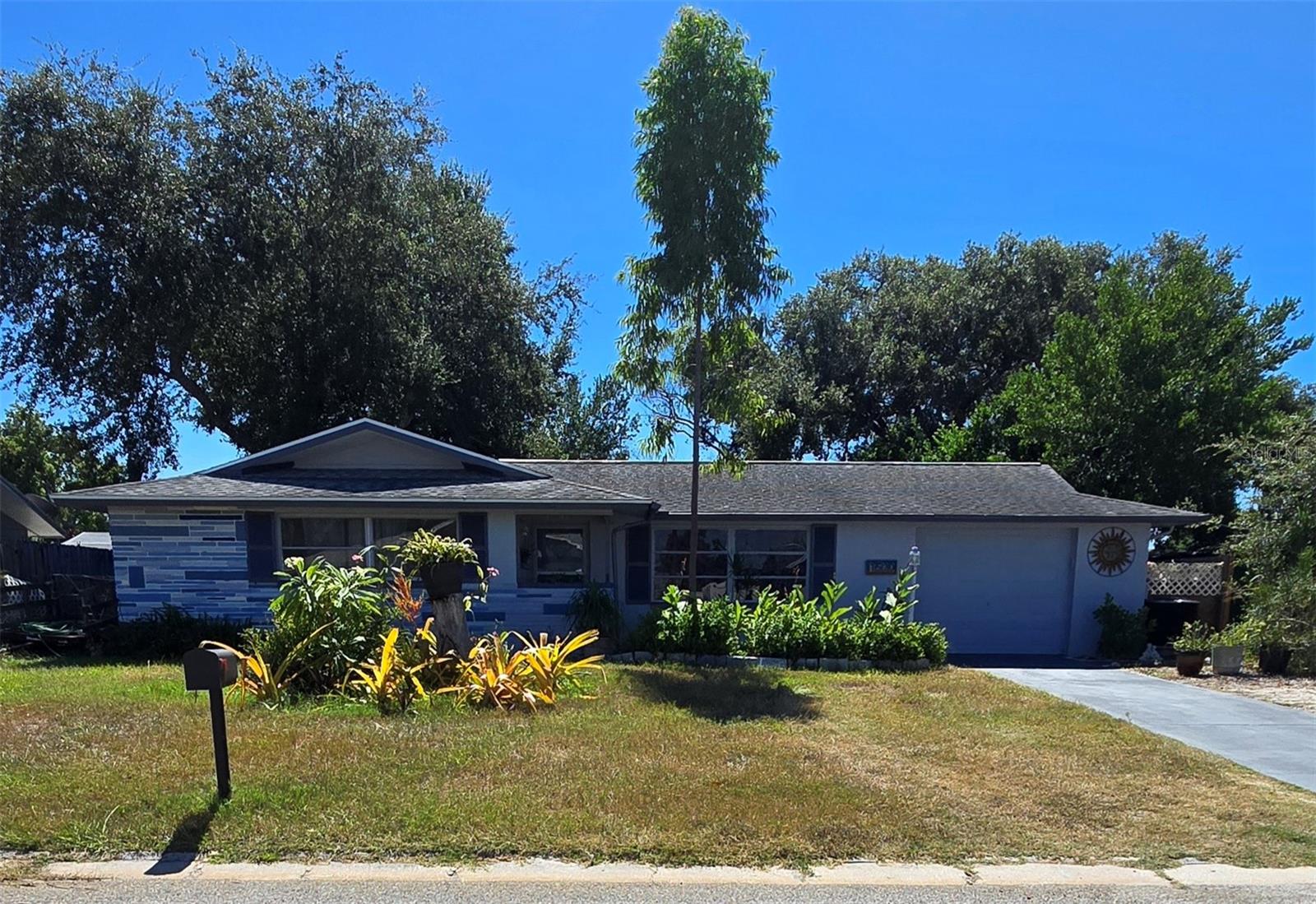 Single Family Residence in PORT RICHEY, FL - Daniel Dourado