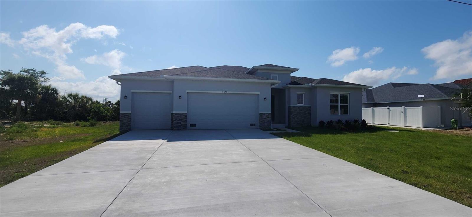 Single Family Residence em PORT CHARLOTTE, FL - Daniel Dourado