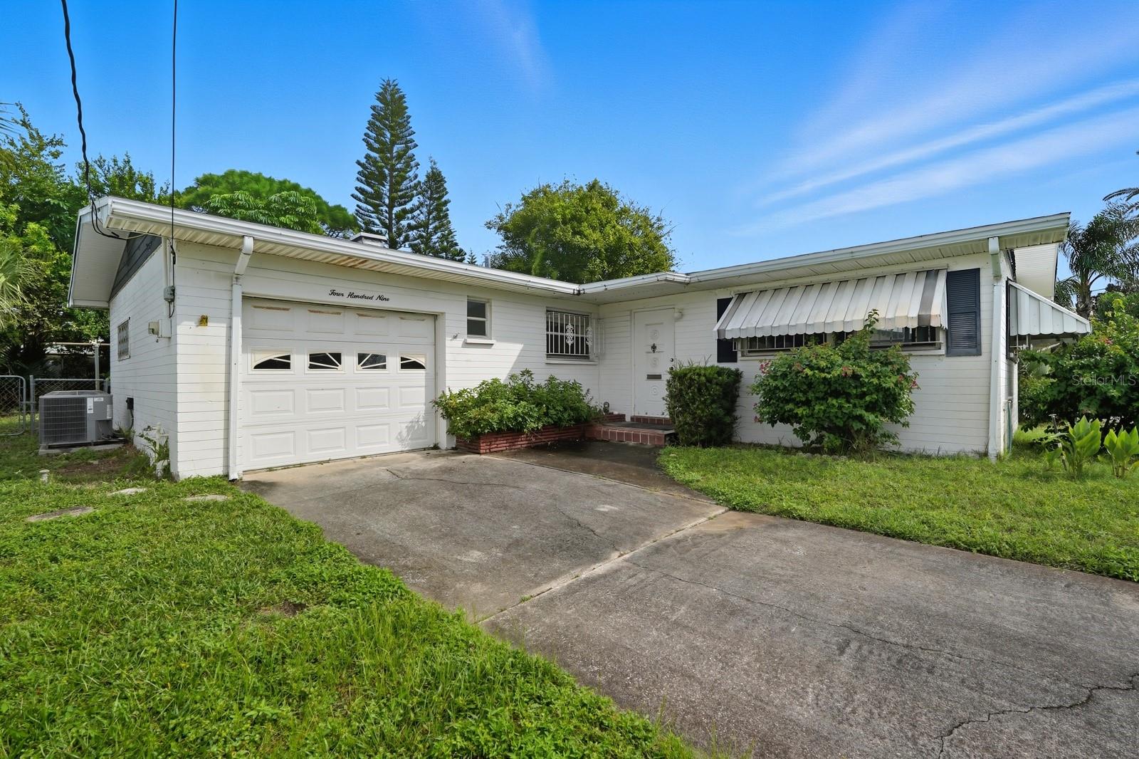 Single Family Residence in DAYTONA BEACH, FL - Daniel Dourado