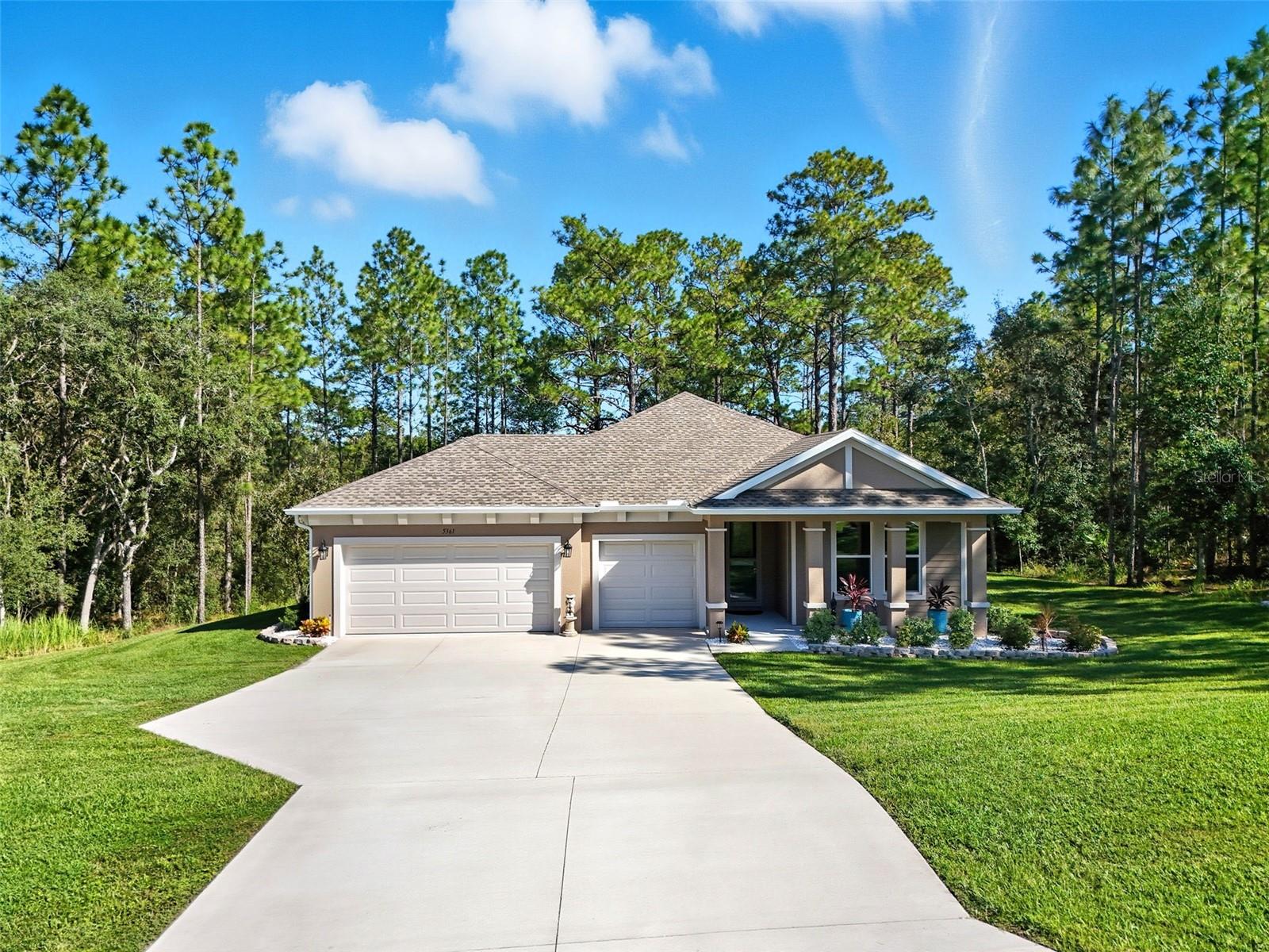 Single Family Residence in BEVERLY HILLS, FL - Daniel Dourado