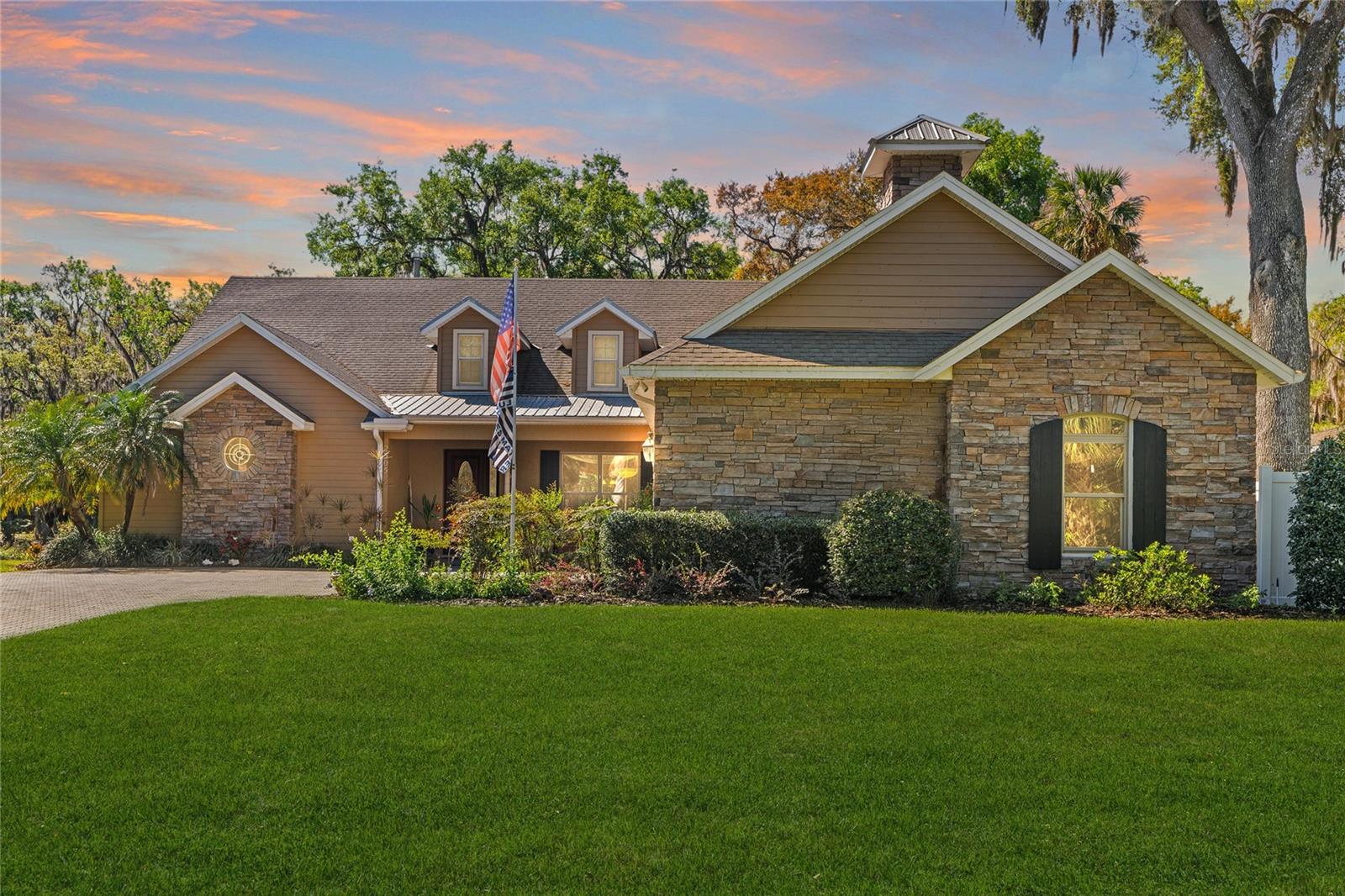 Single Family Residence in DELAND, FL - Daniel Dourado