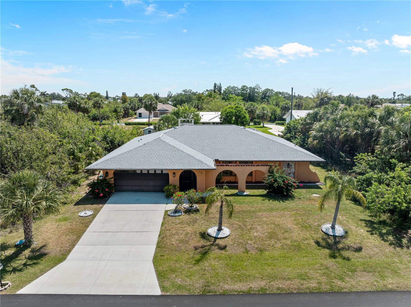 Single Family Residence em PORT CHARLOTTE, FL - Daniel Dourado