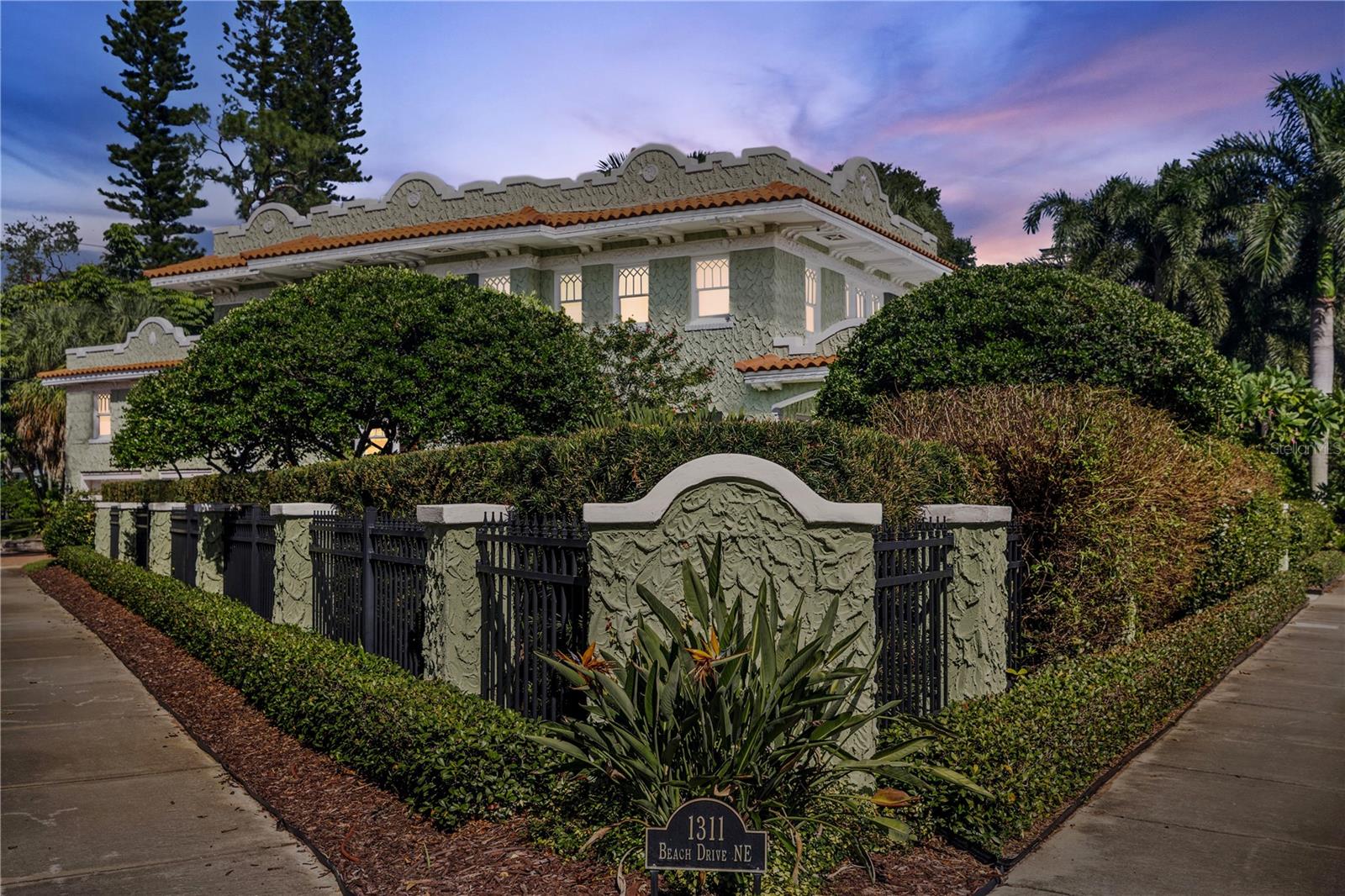 Single Family Residence em ST PETERSBURG, FL - Daniel Dourado