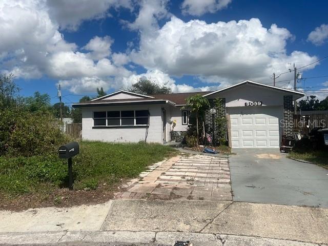 Single Family Residence in SEMINOLE, FL - Daniel Dourado