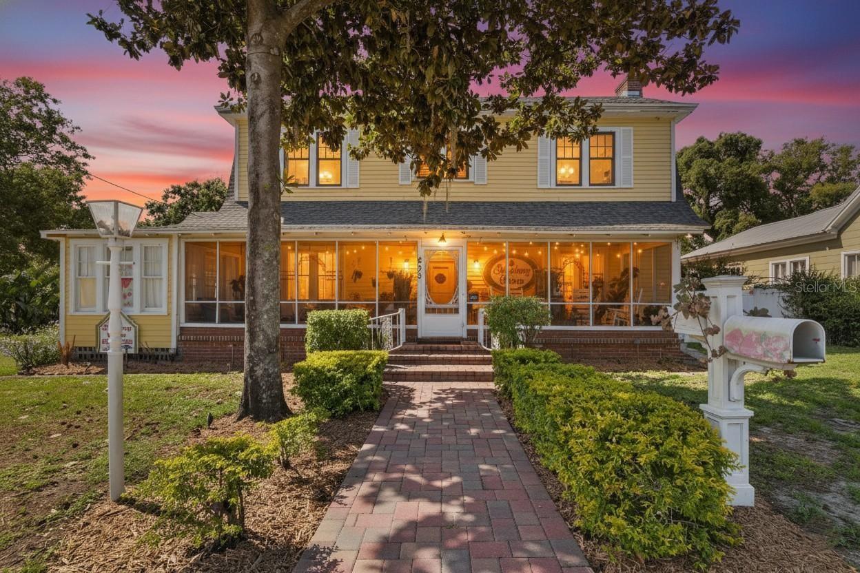 Single Family Residence in PLANT CITY, FL - Daniel Dourado