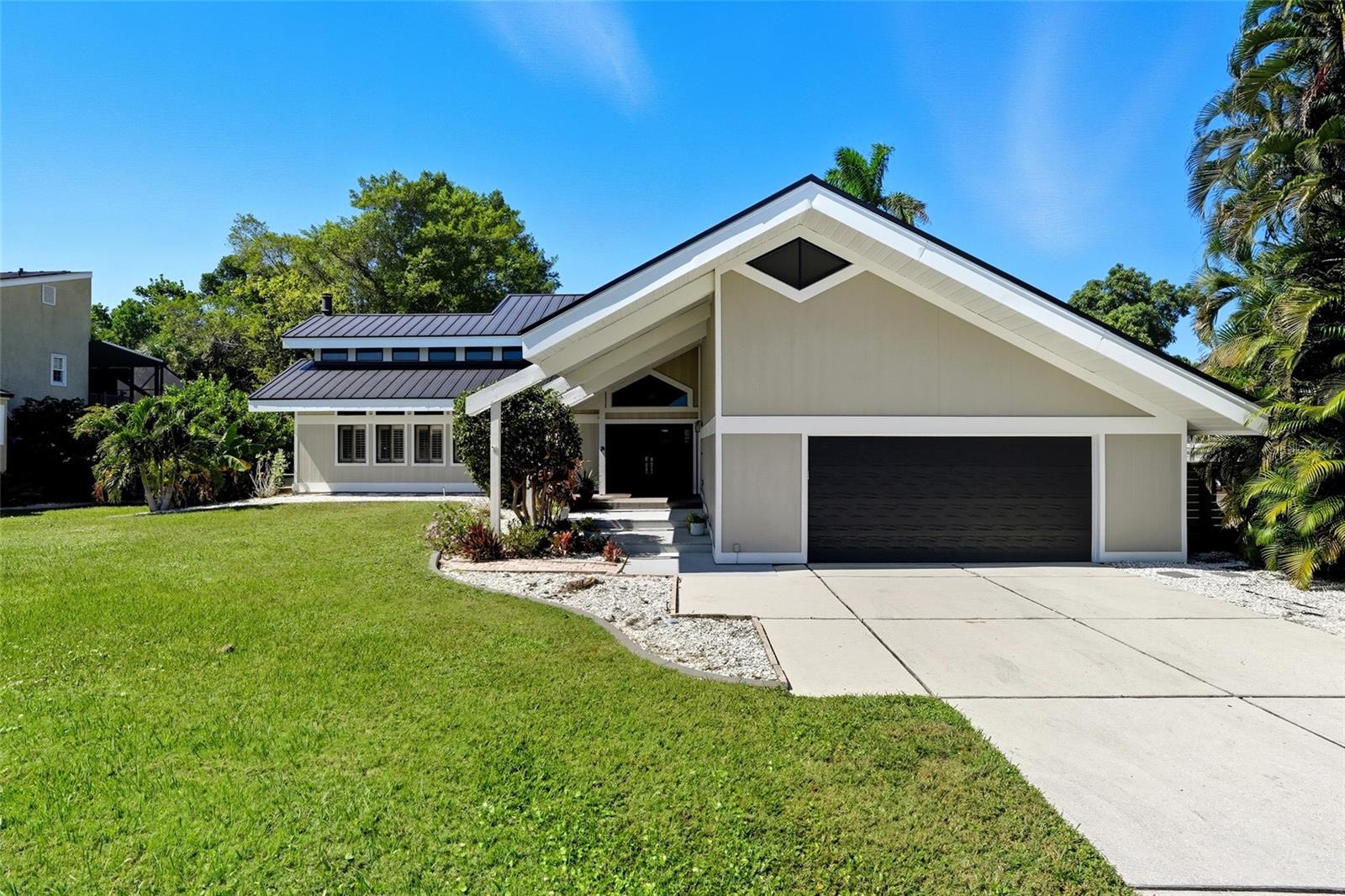 Single Family Residence em FORT MYERS, FL - Daniel Dourado
