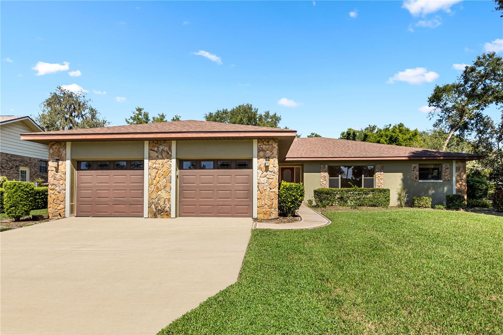 Single Family Residence em FRUITLAND PARK, FL - Daniel Dourado