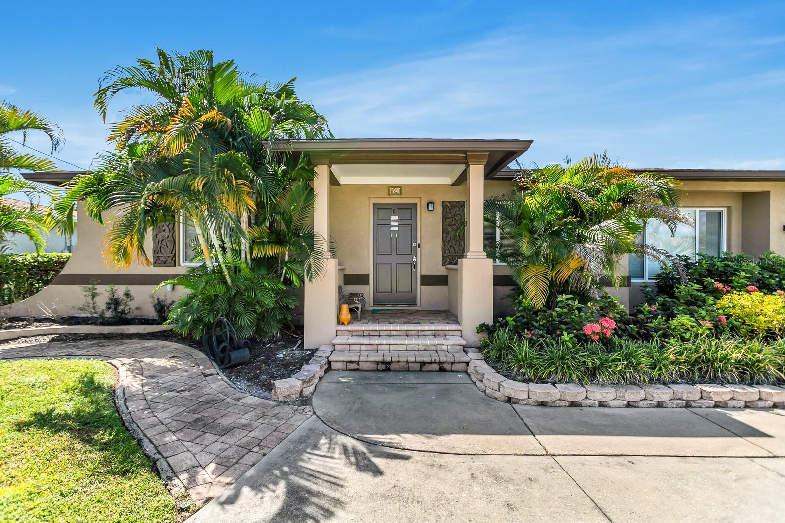 Single Family Residence em KENNETH CITY, FL - Daniel Dourado