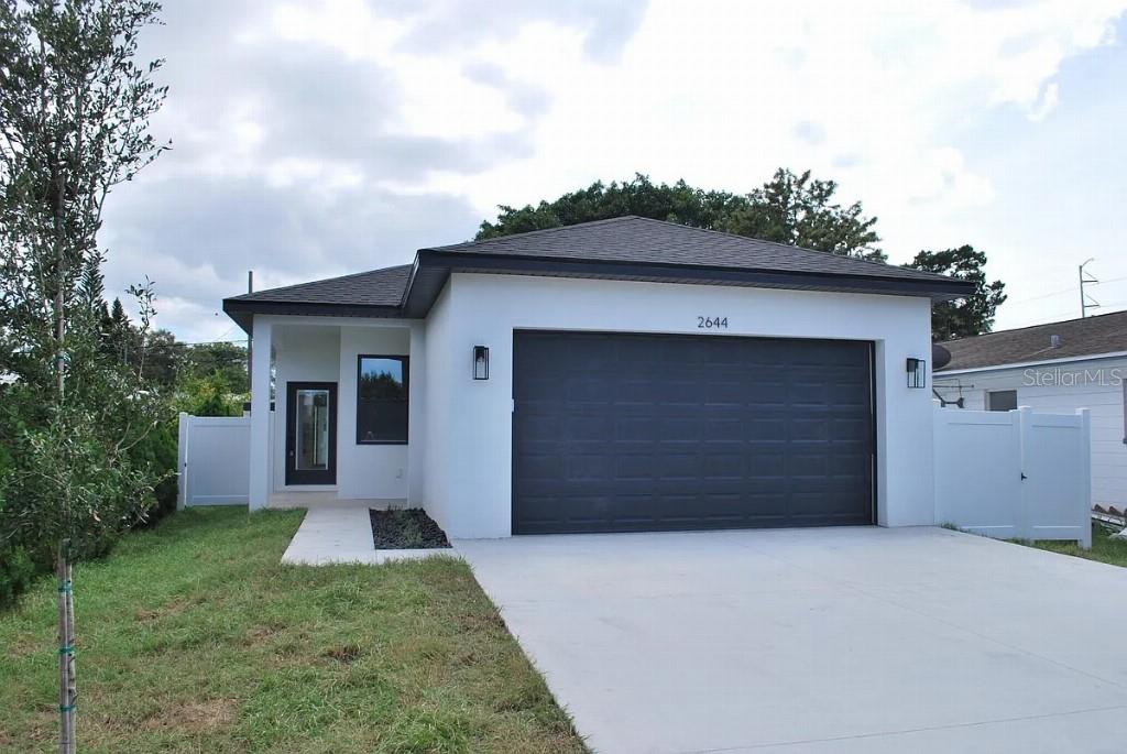 Single Family Residence em ST PETERSBURG, FL - Daniel Dourado