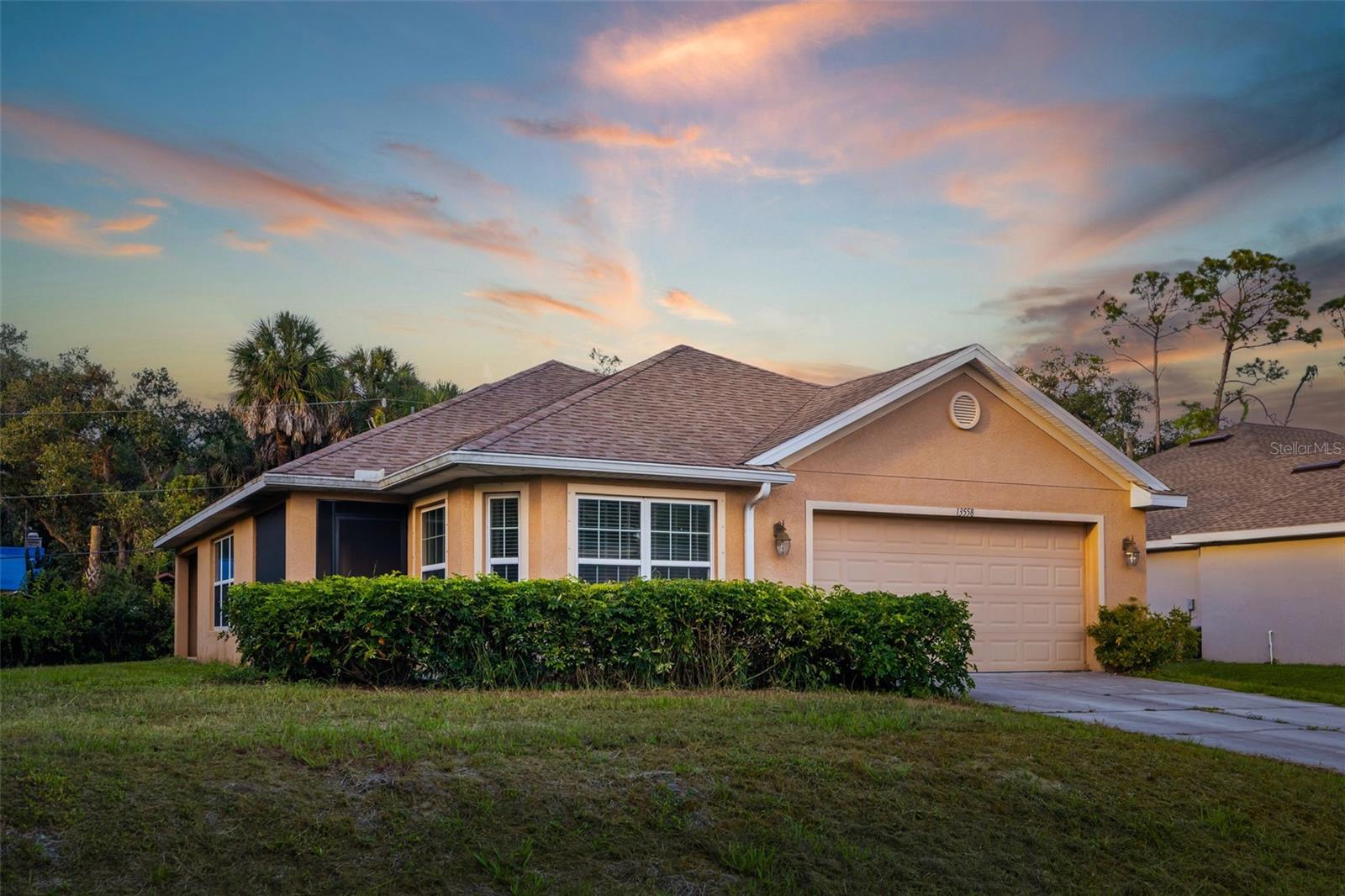 Single Family Residence em PORT CHARLOTTE, FL - Daniel Dourado