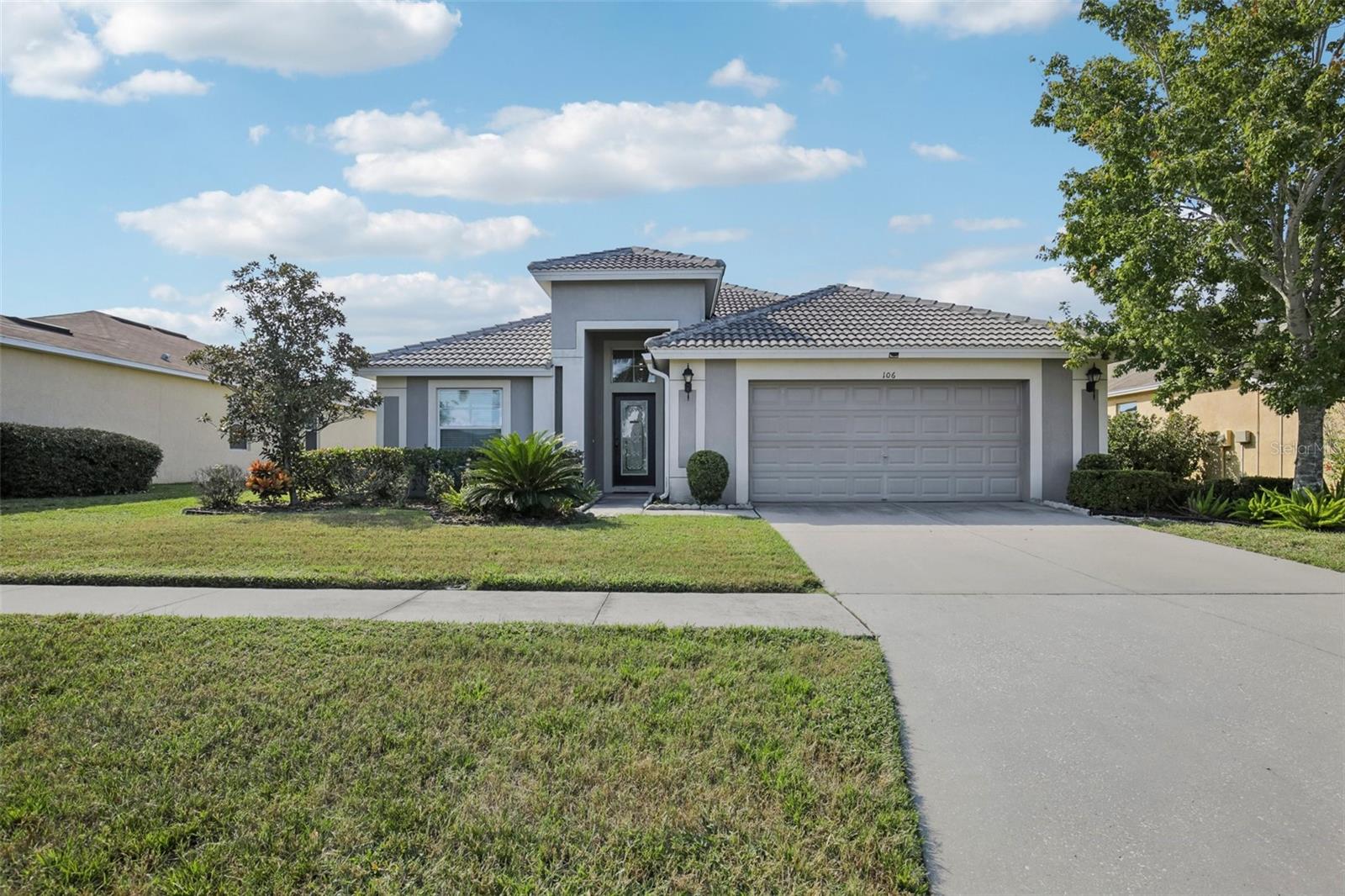 Single Family Residence in APOLLO BEACH, FL - Daniel Dourado