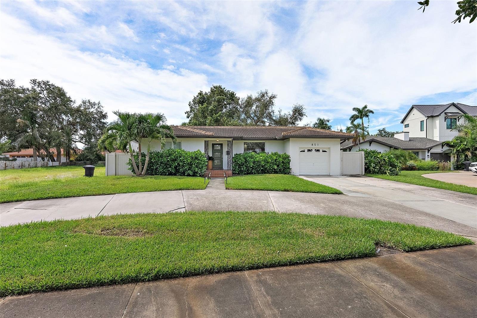 Single Family Residence em ST PETERSBURG, FL - Daniel Dourado