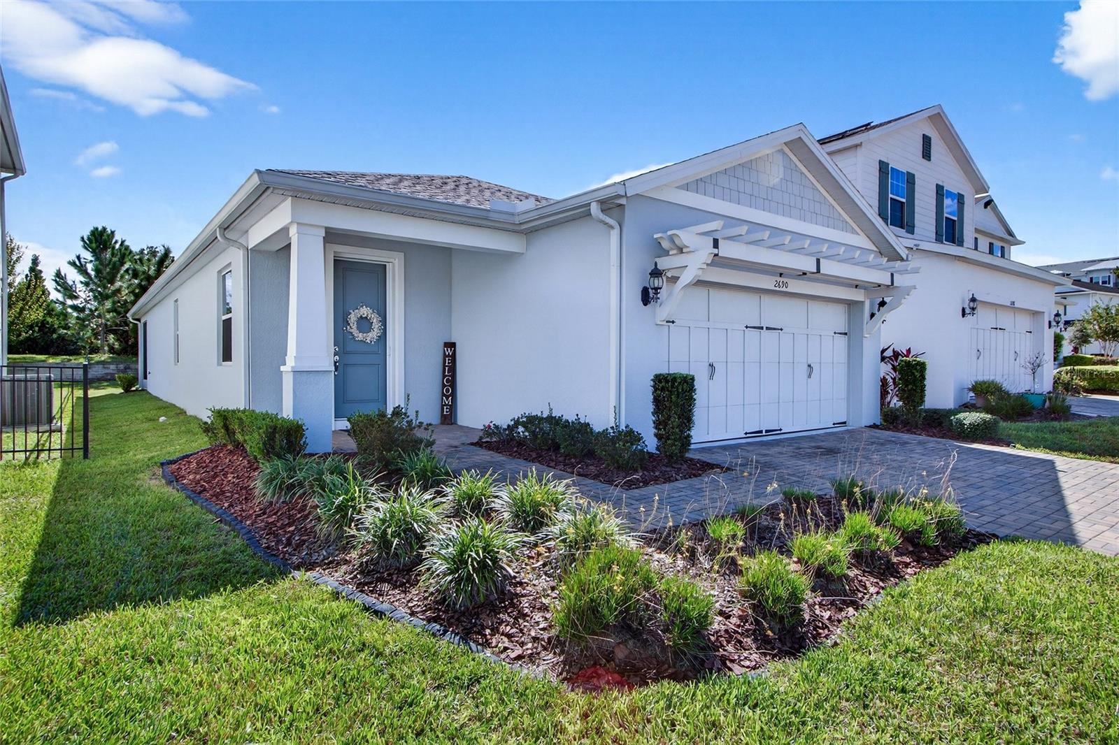 Single Family Residence in OAKLAND, FL - Daniel Dourado