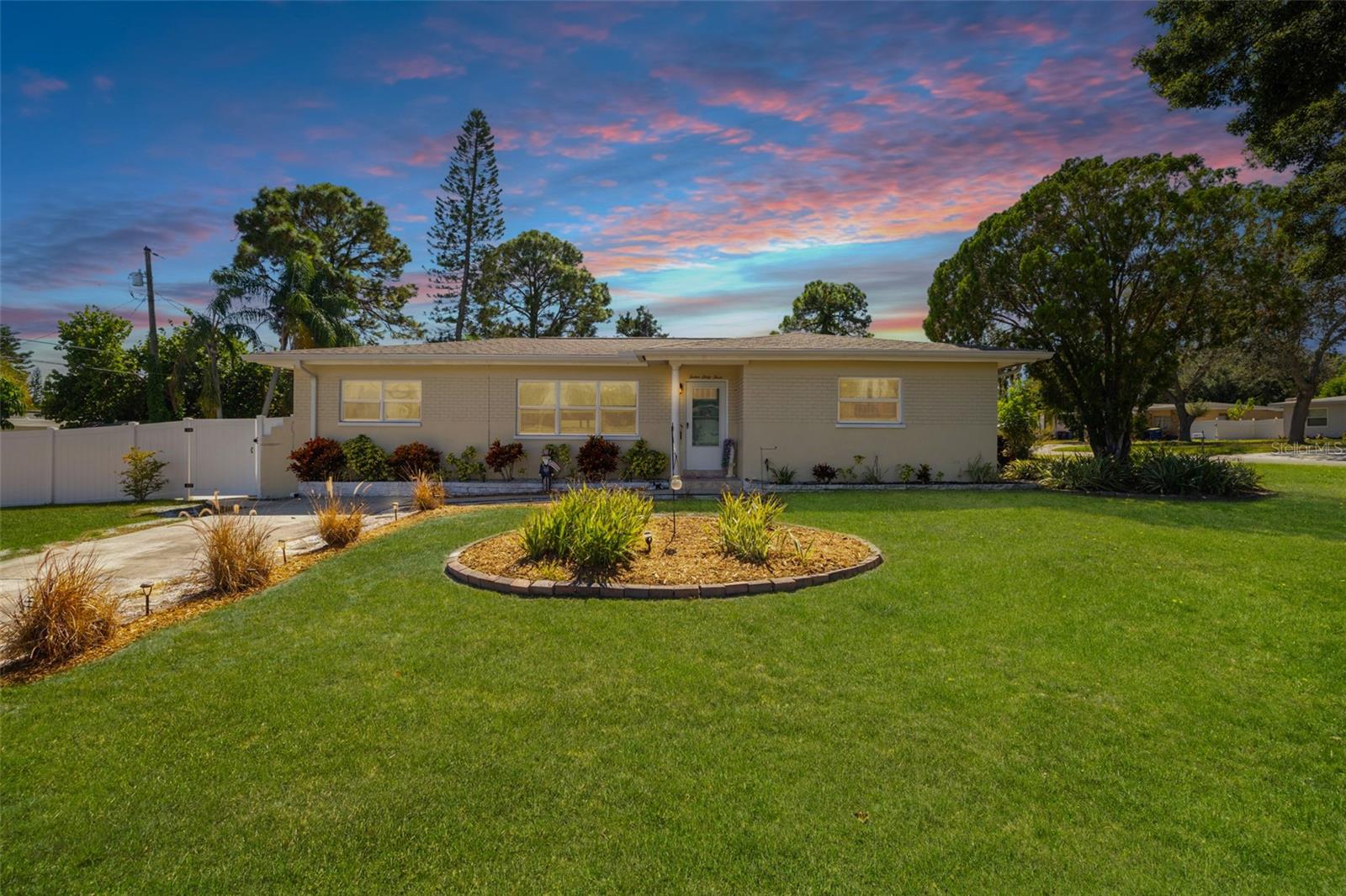 Single Family Residence em CLEARWATER, FL - Daniel Dourado