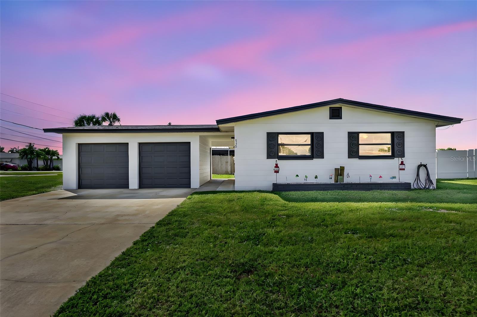 Single Family Residence em MERRITT ISLAND, FL - Daniel Dourado