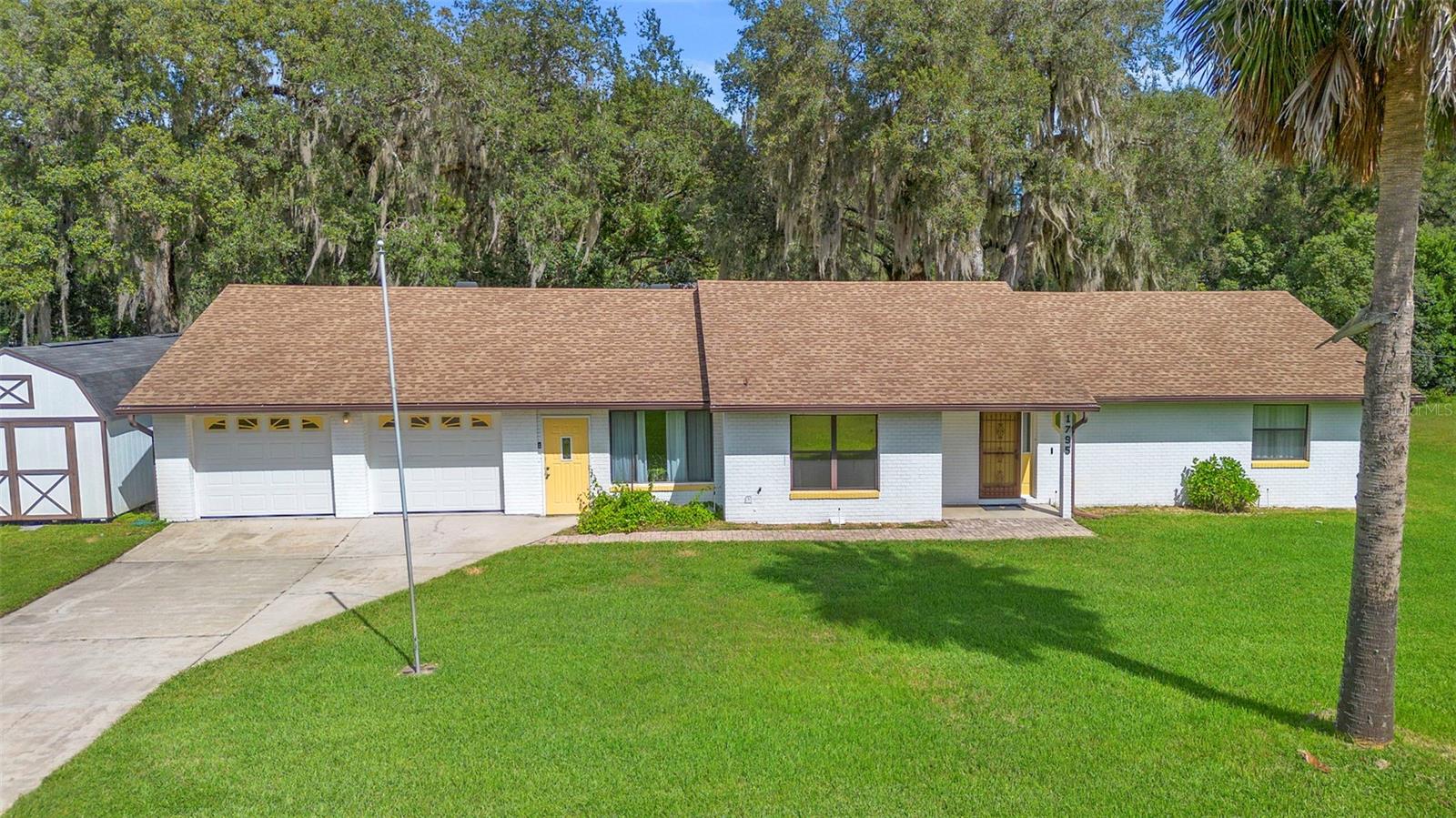 Single Family Residence in DELAND, FL - Daniel Dourado