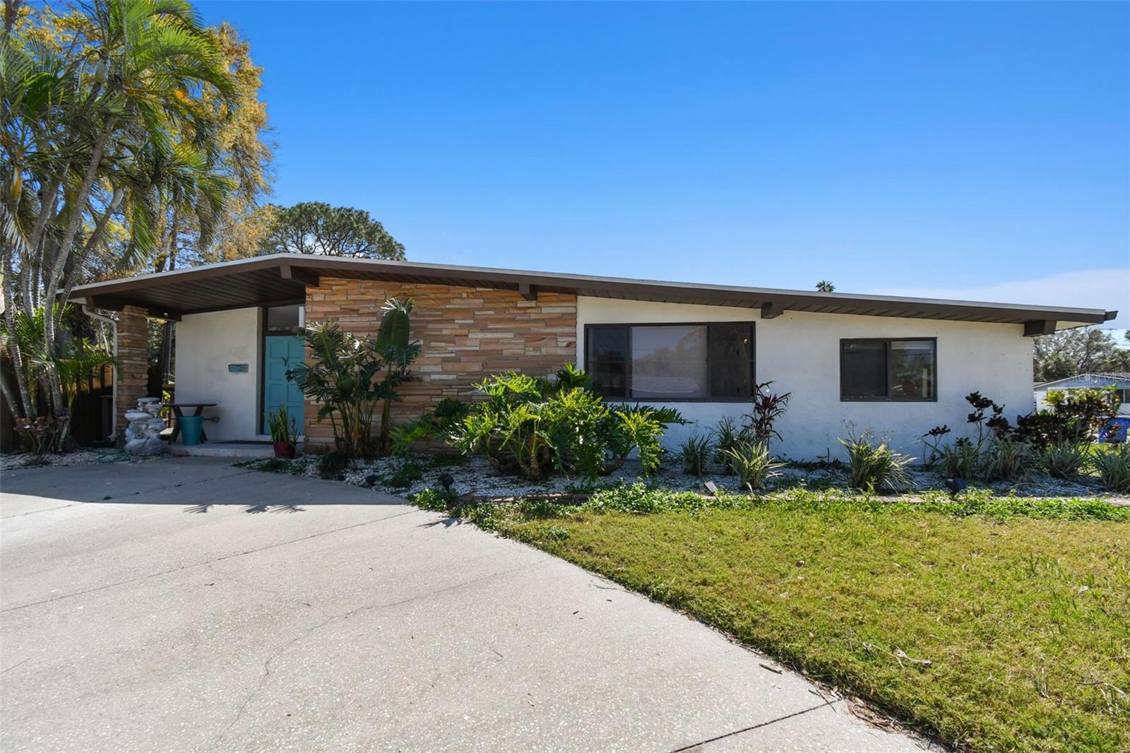 Single Family Residence em ST PETERSBURG, FL - Daniel Dourado