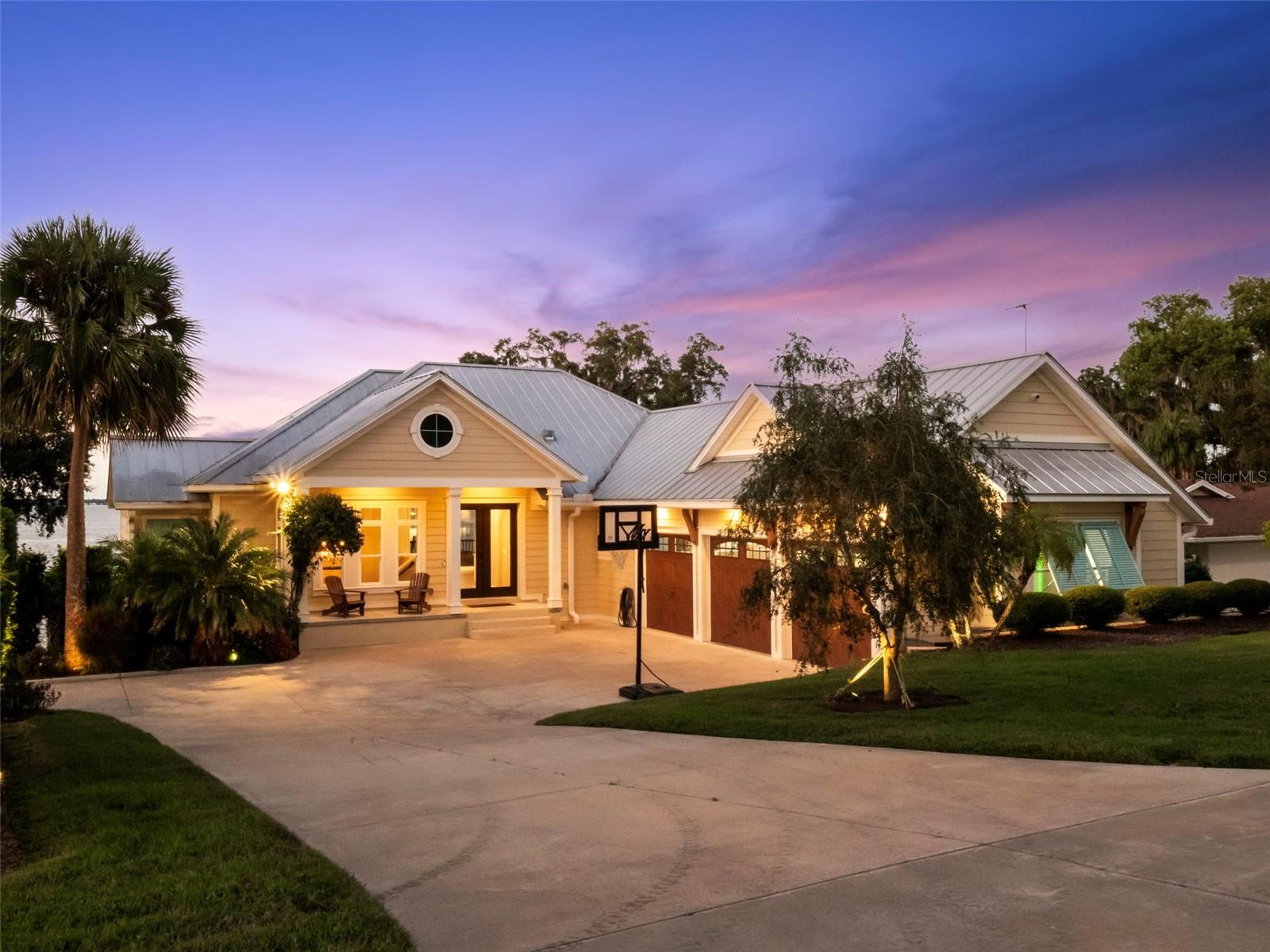 Single Family Residence in WEIRSDALE, FL - Daniel Dourado