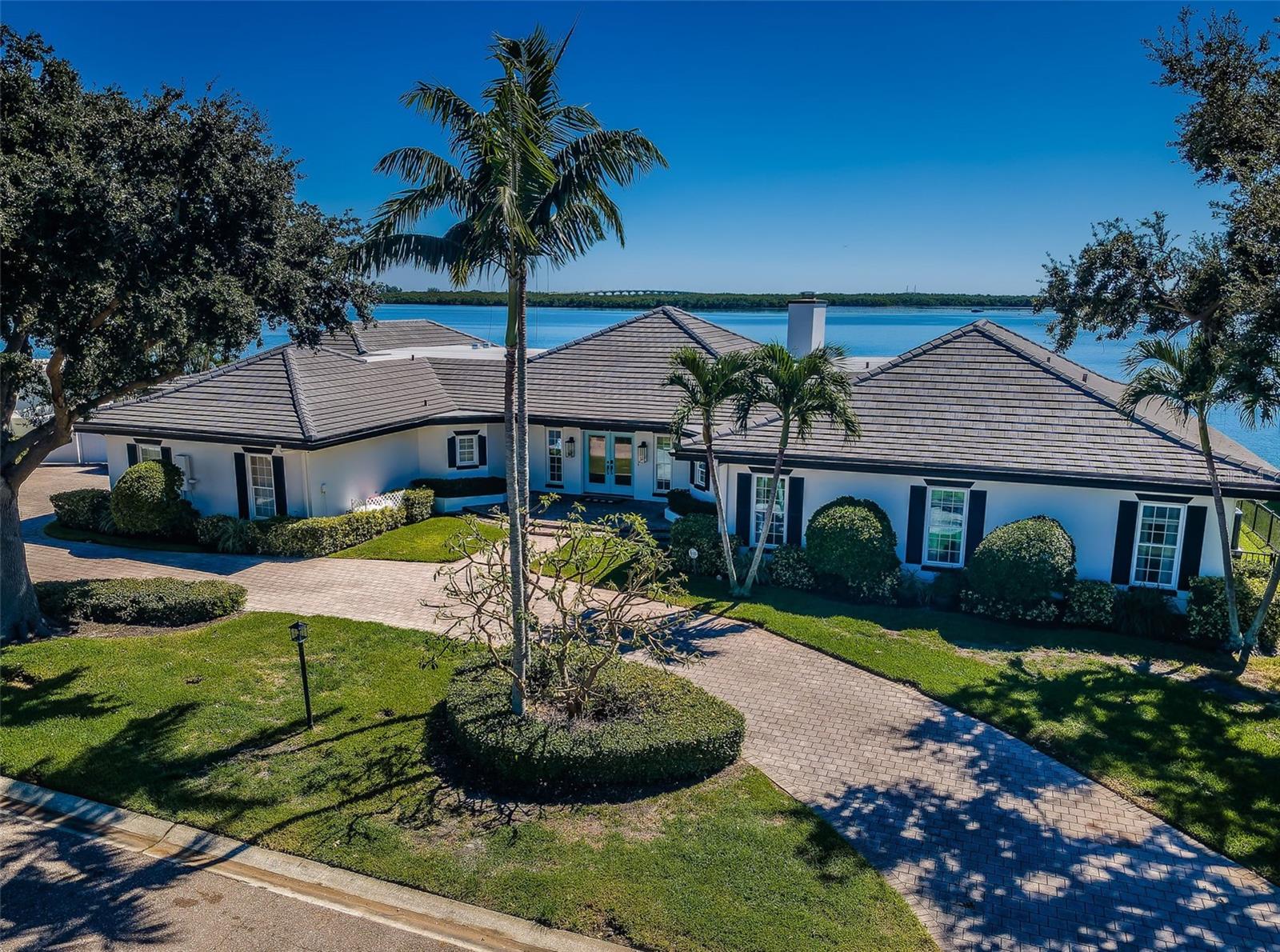 Single Family Residence em ST PETERSBURG, FL - Daniel Dourado