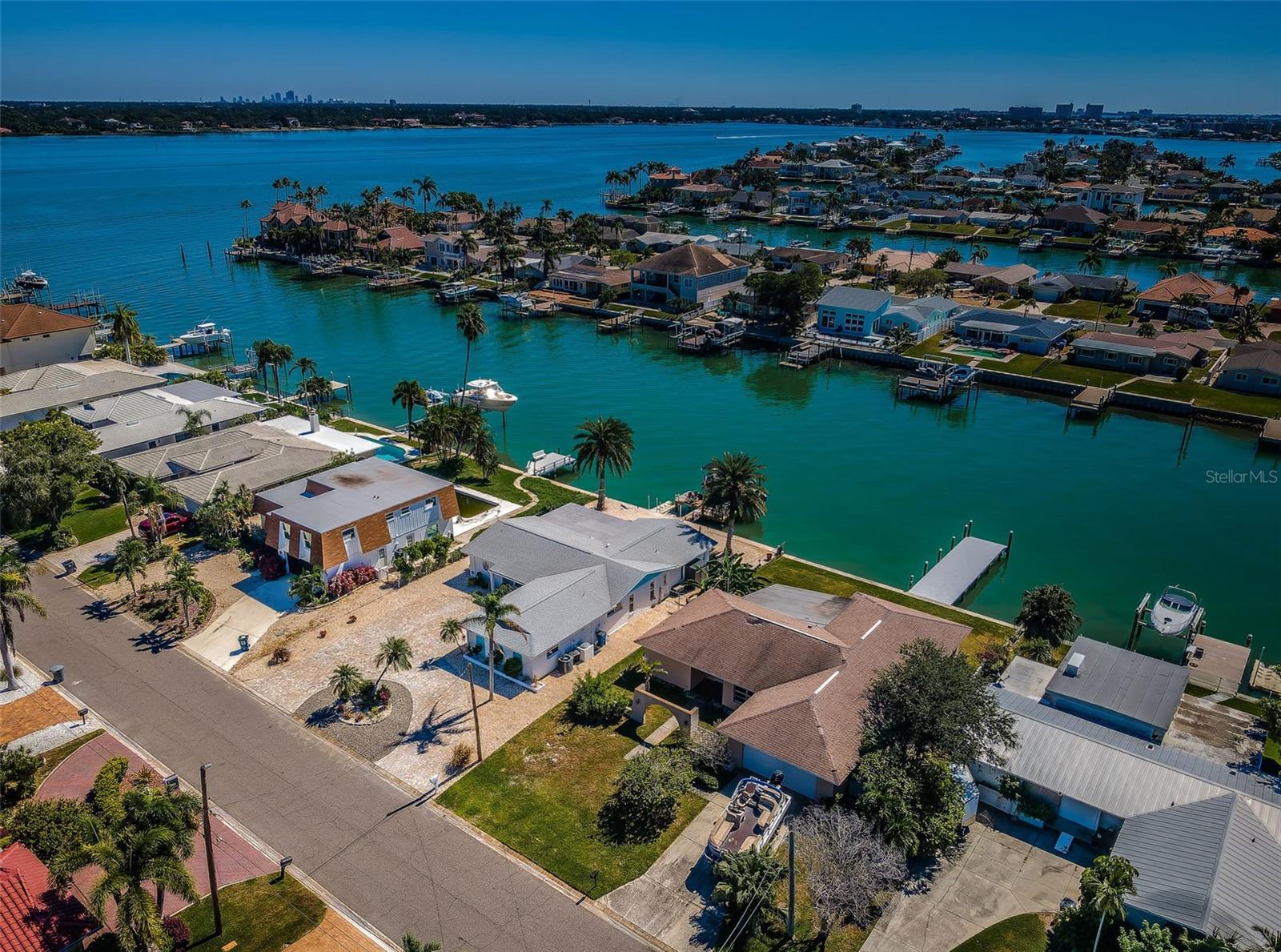 Single Family Residence em TREASURE ISLAND, FL - Daniel Dourado