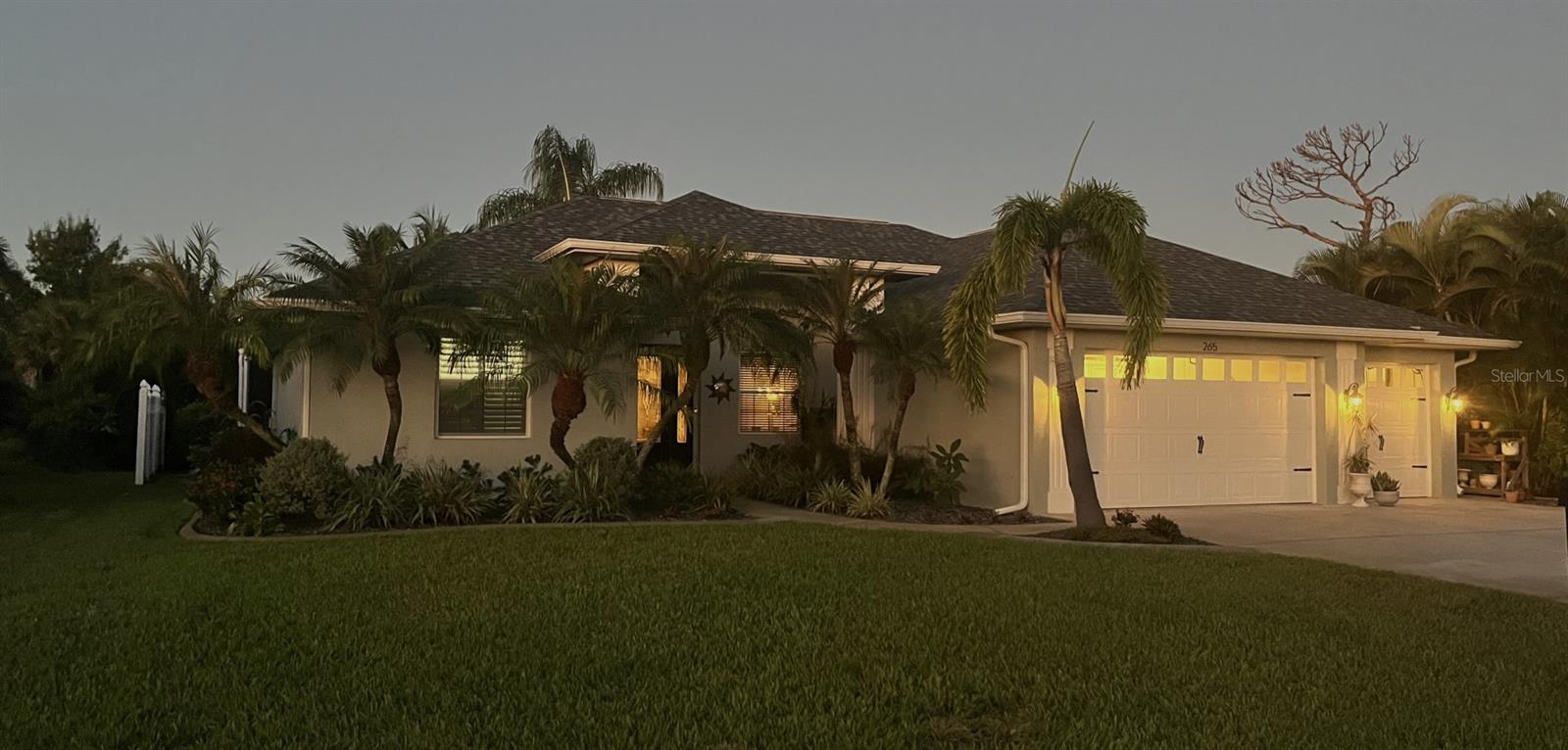 Single Family Residence em ROTONDA WEST, FL - Daniel Dourado