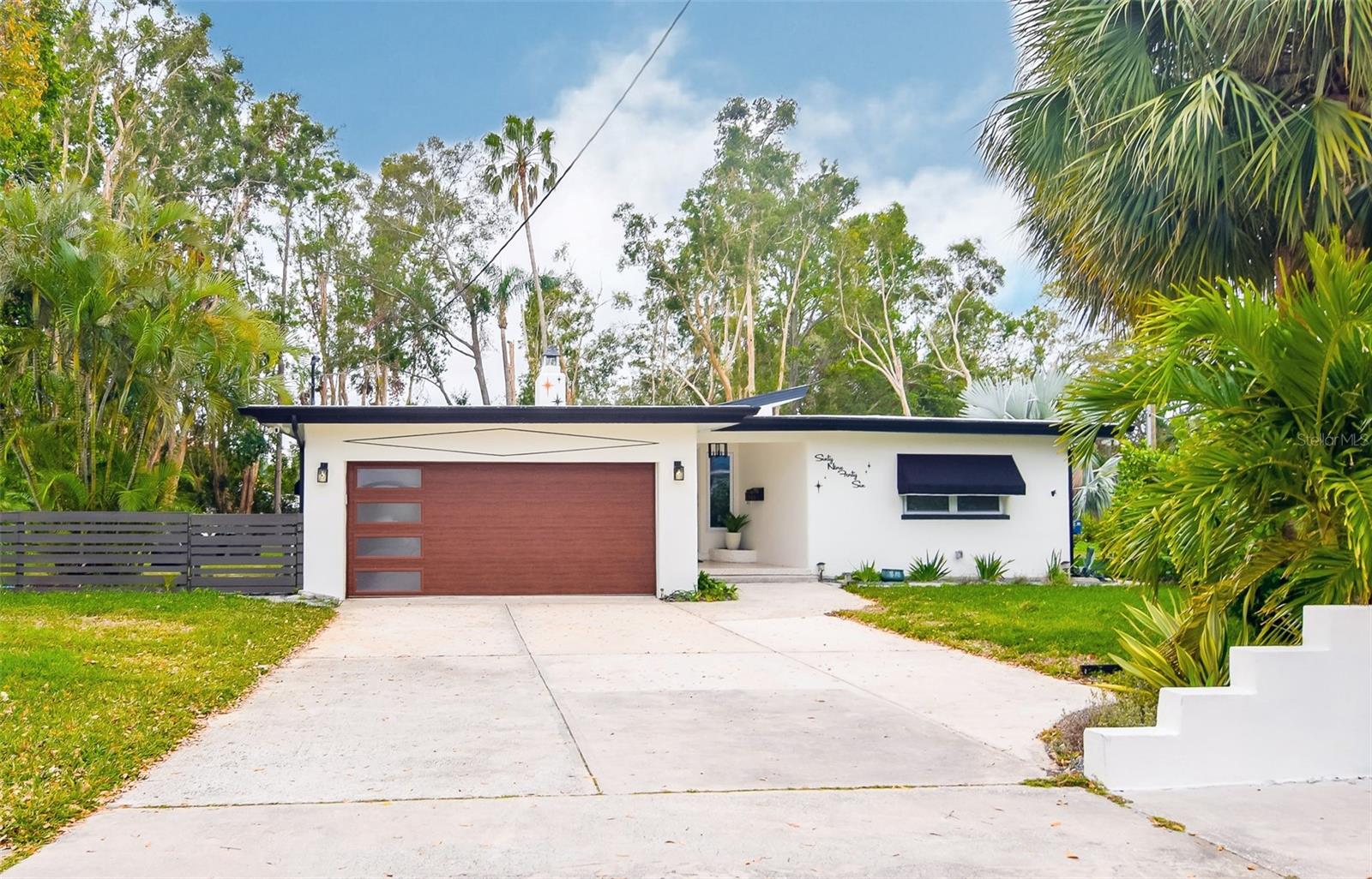 Single Family Residence em ST PETERSBURG, FL - Daniel Dourado