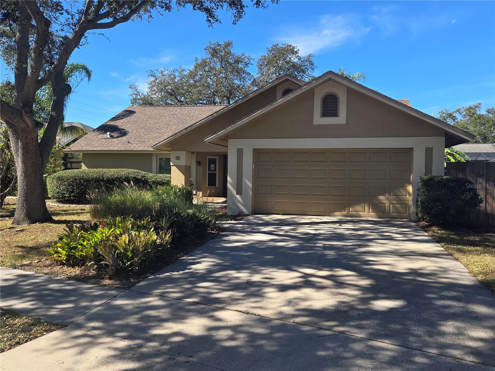 Single Family Residence in PALM HARBOR, FL - Daniel Dourado