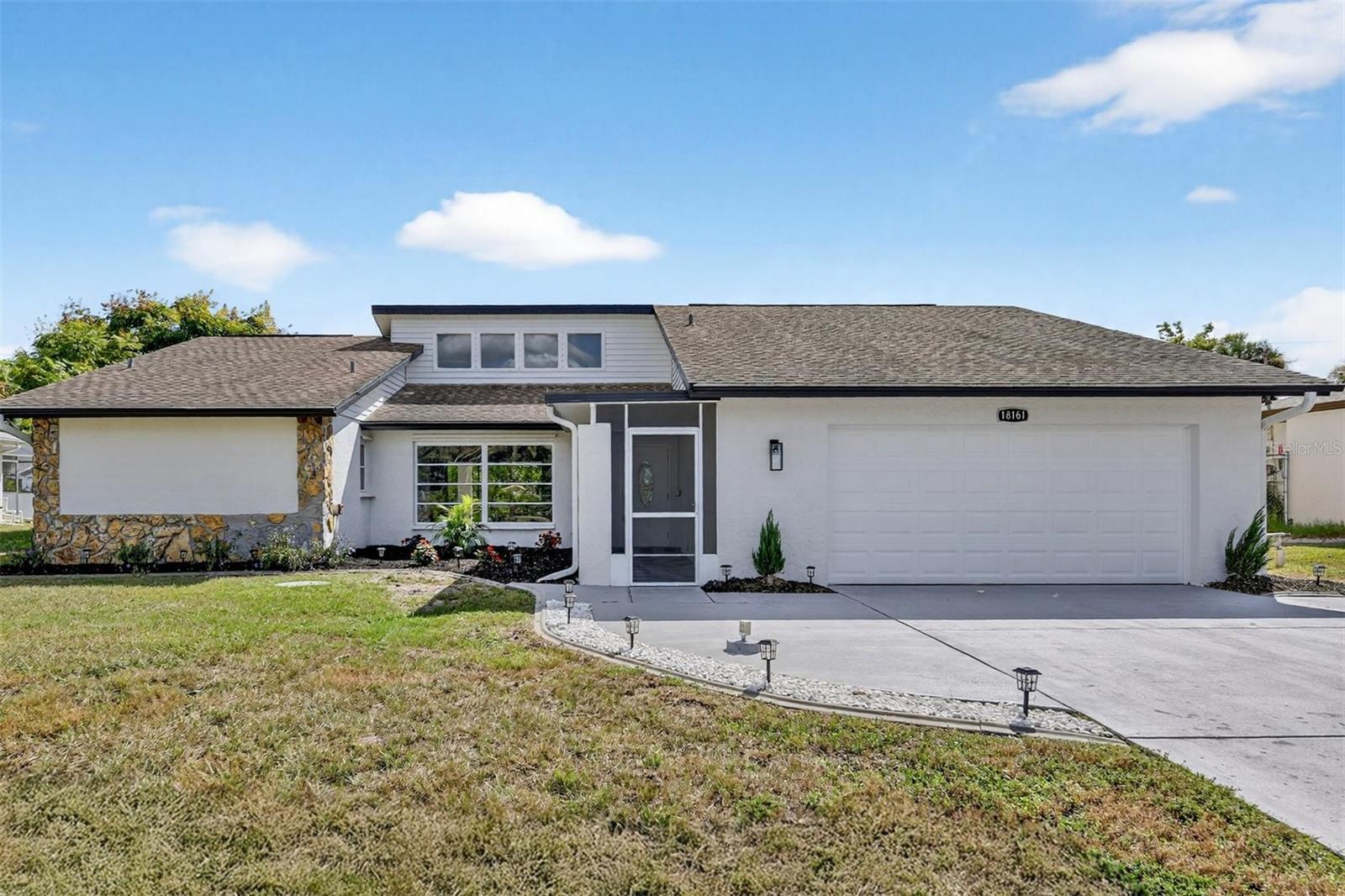 Single Family Residence em PORT CHARLOTTE, FL - Daniel Dourado