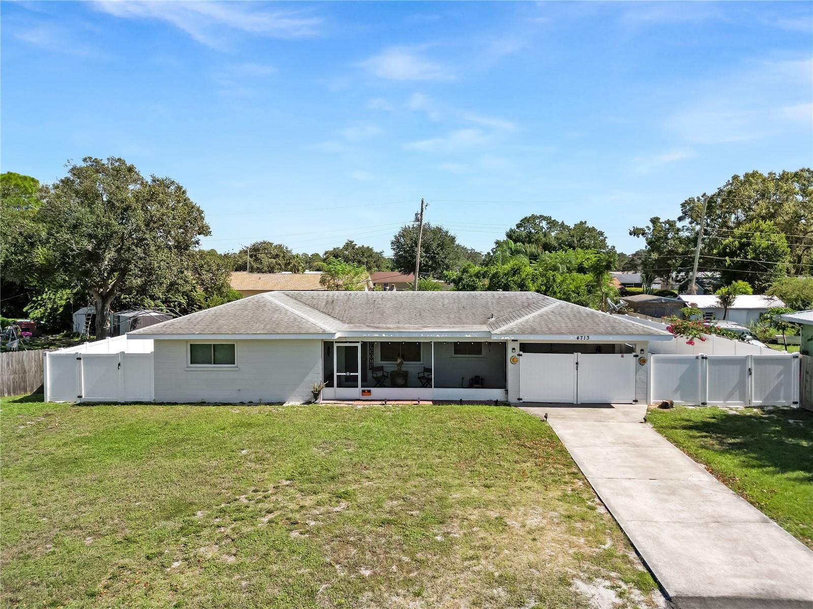 Single Family Residence in LAKE WALES, FL - Daniel Dourado