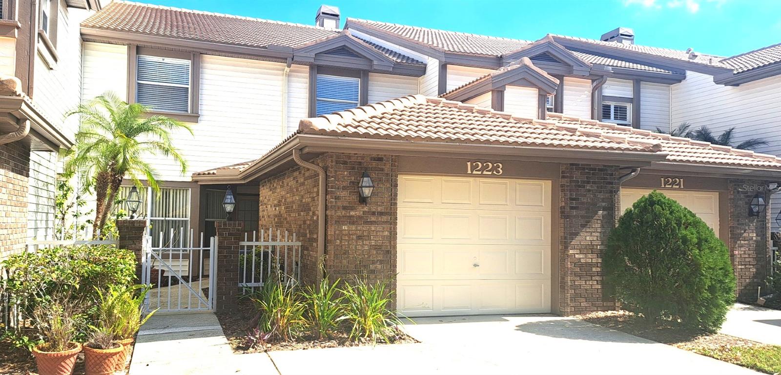 Townhouse in OLDSMAR, FL - Daniel Dourado