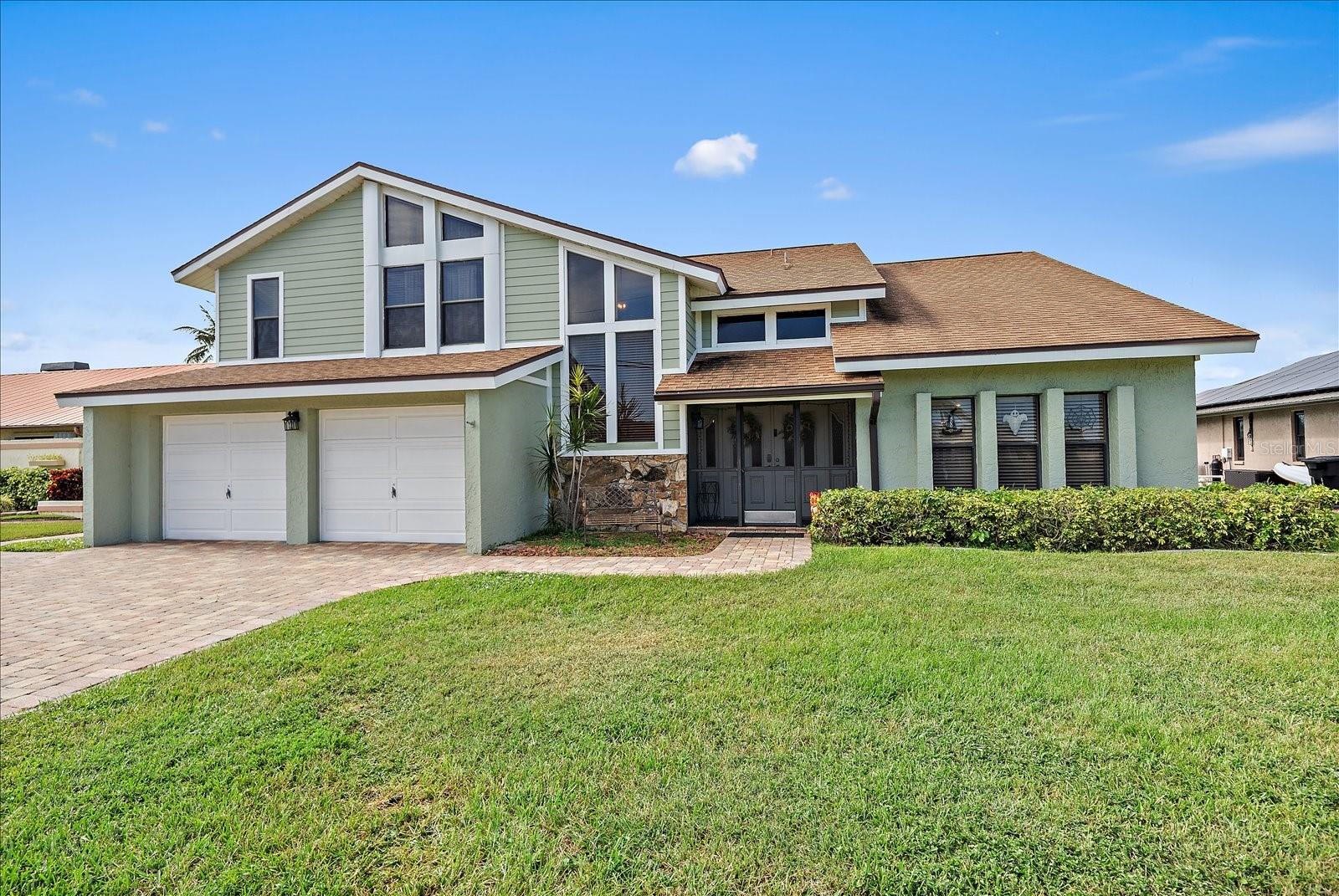 Single Family Residence in CAPE CORAL, FL - Daniel Dourado