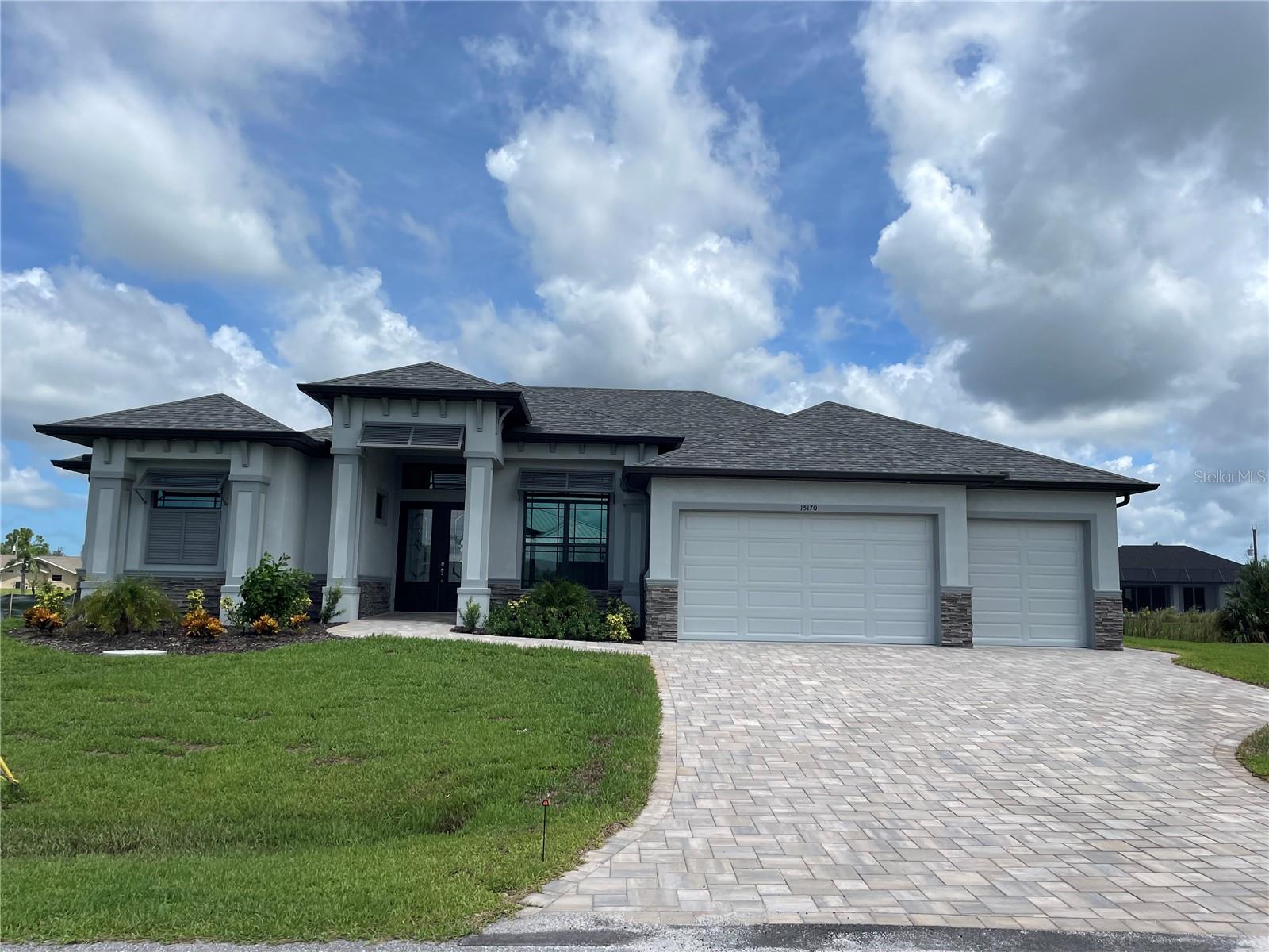 Single Family Residence em PORT CHARLOTTE, FL - Daniel Dourado